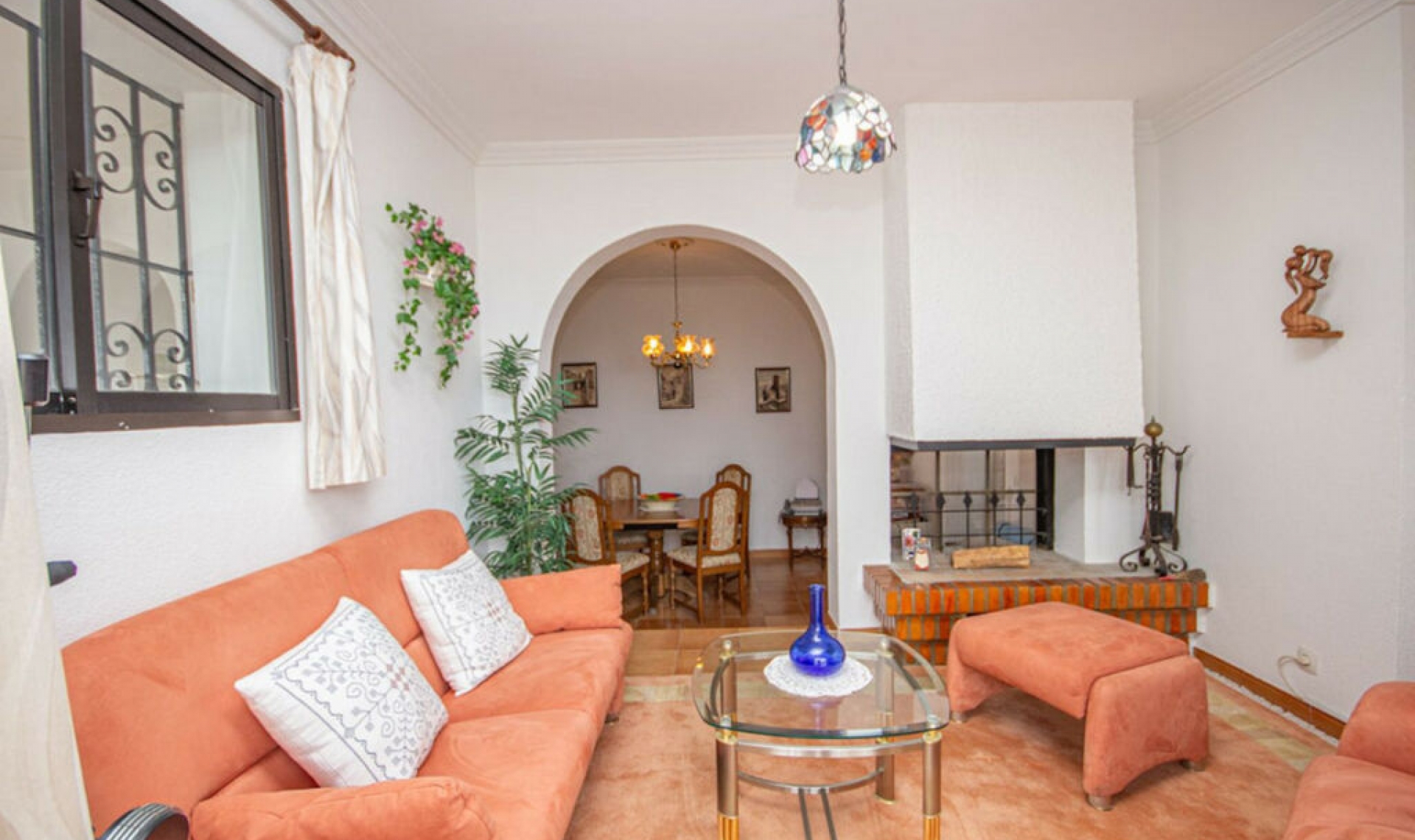 Resale - House -
Estepona