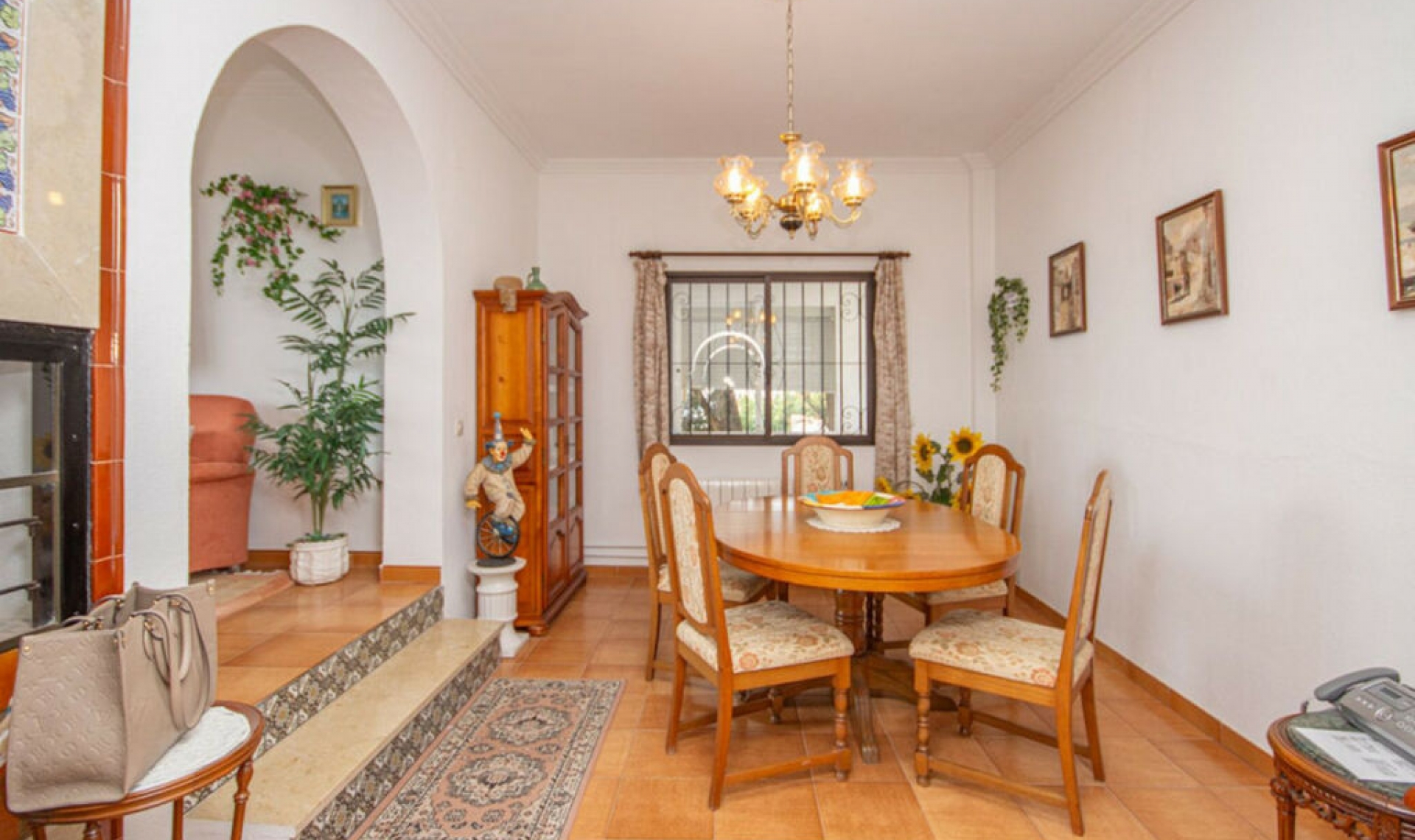 Resale - House -
Estepona