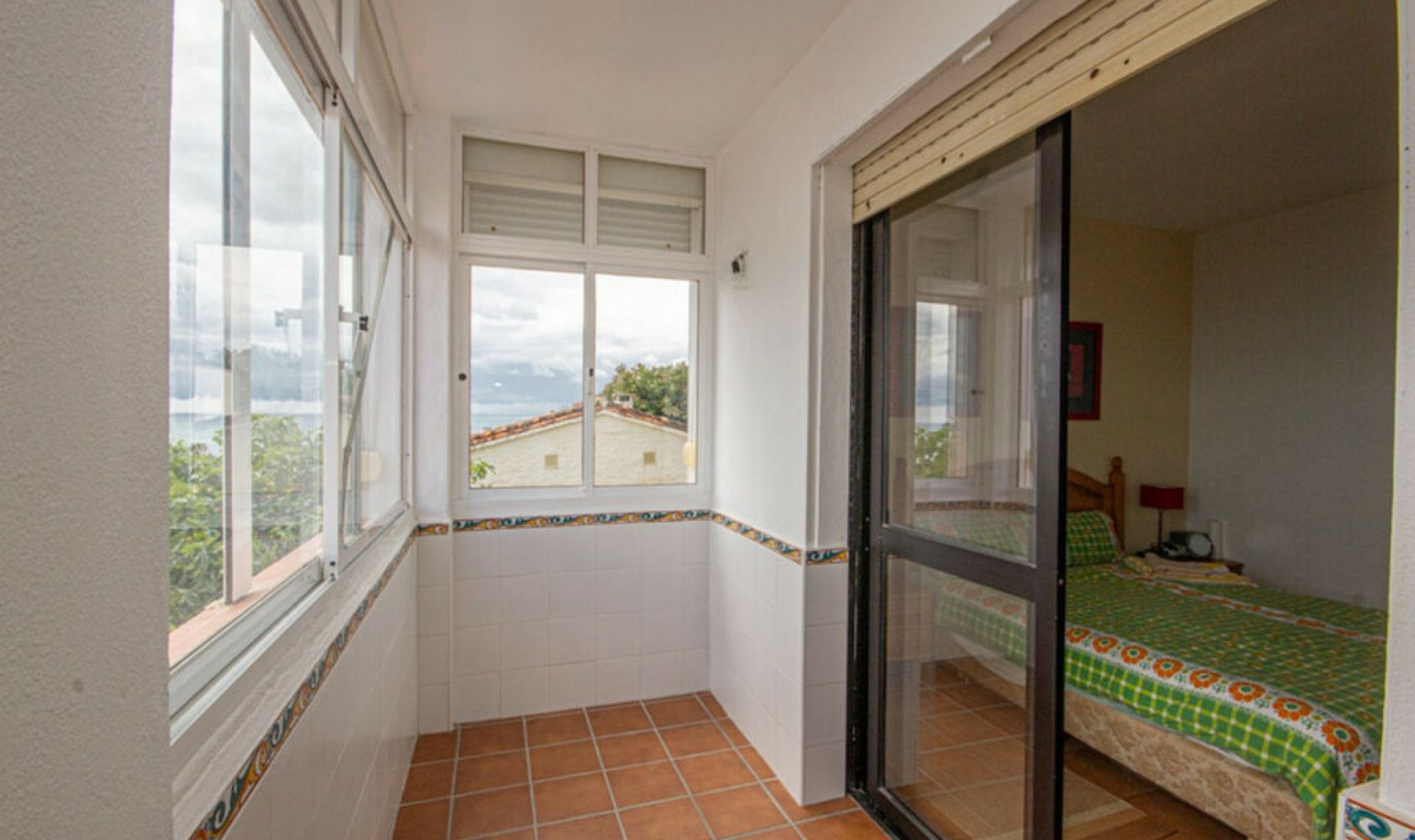 Resale - House -
Estepona