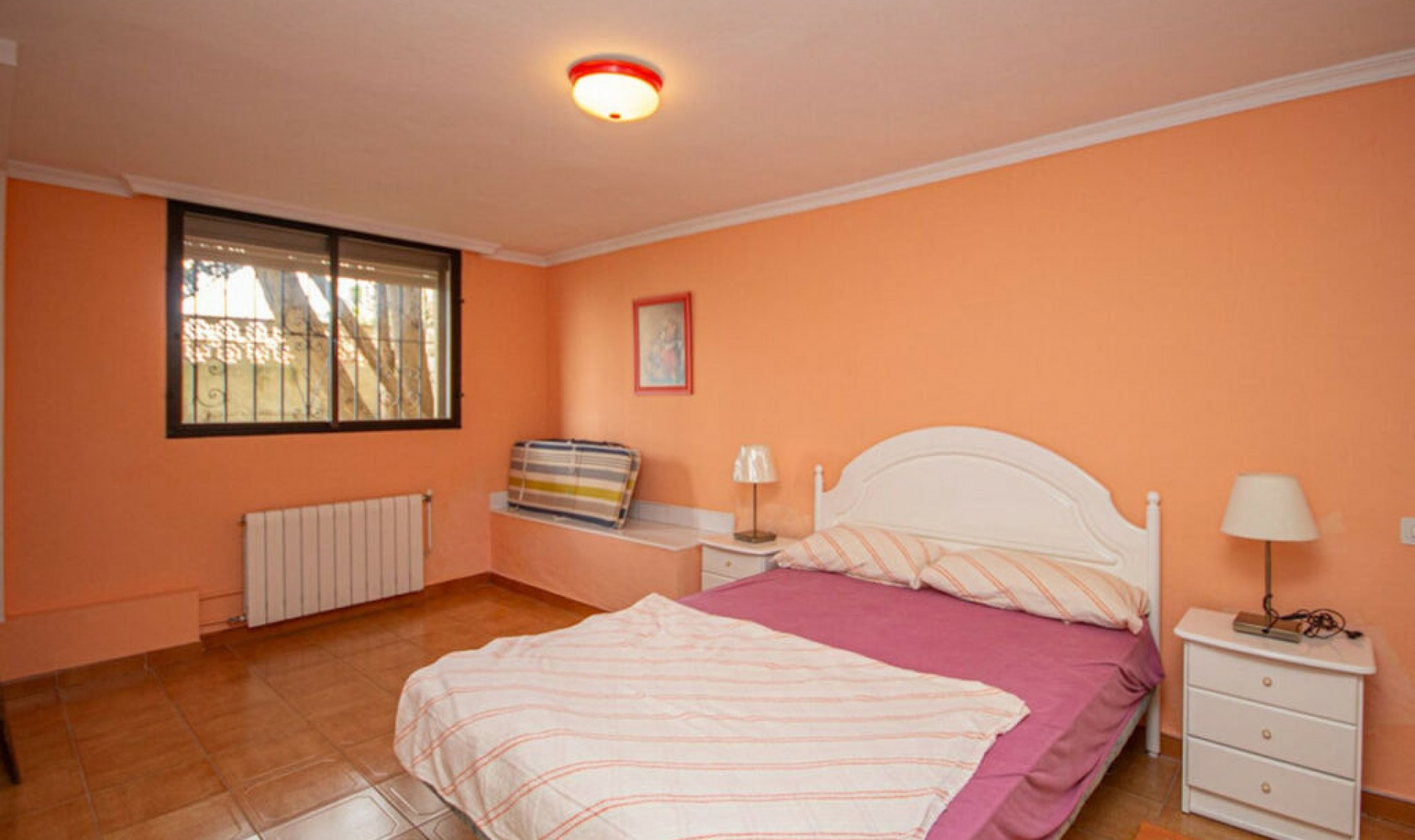 Resale - House -
Estepona