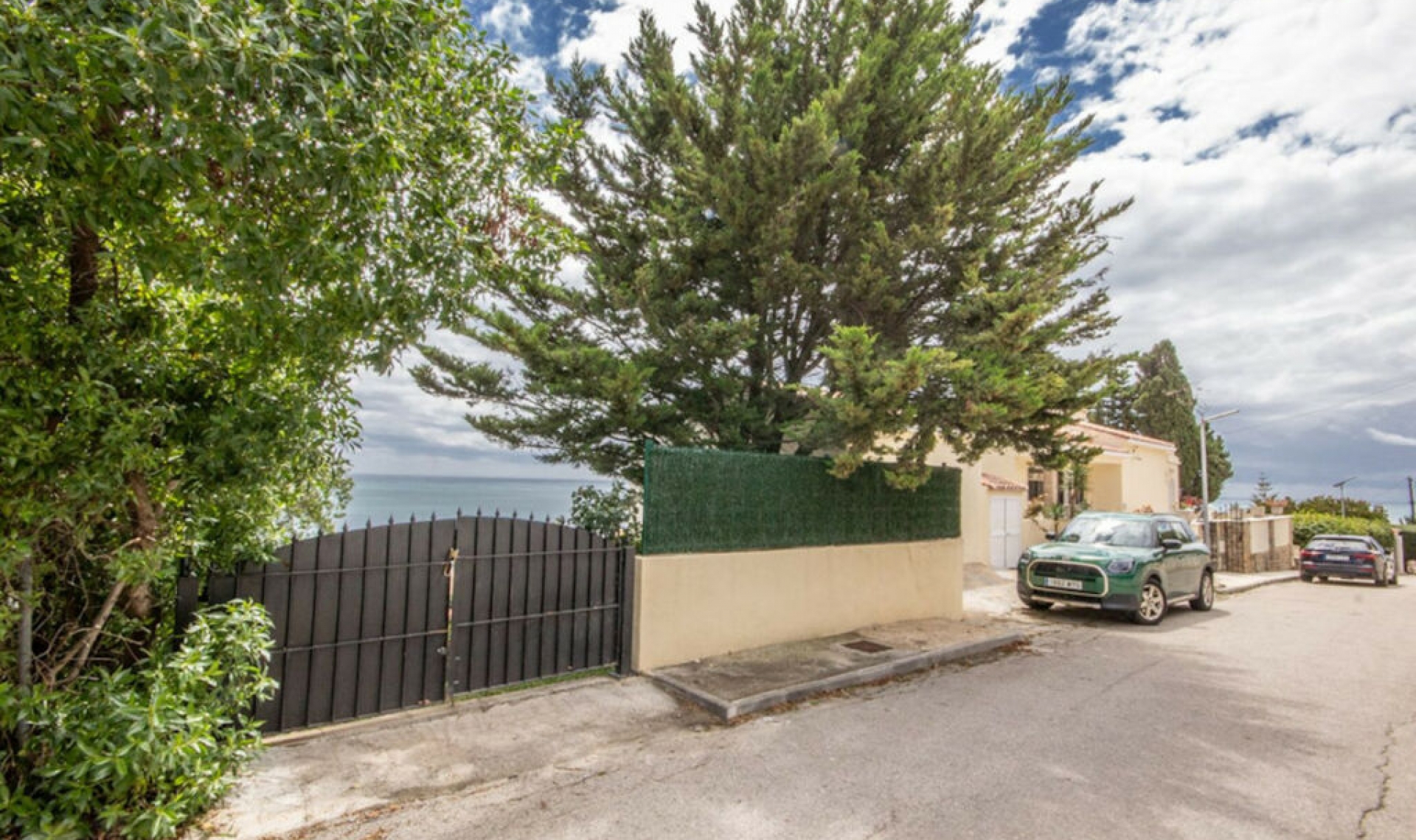 Resale - House -
Estepona