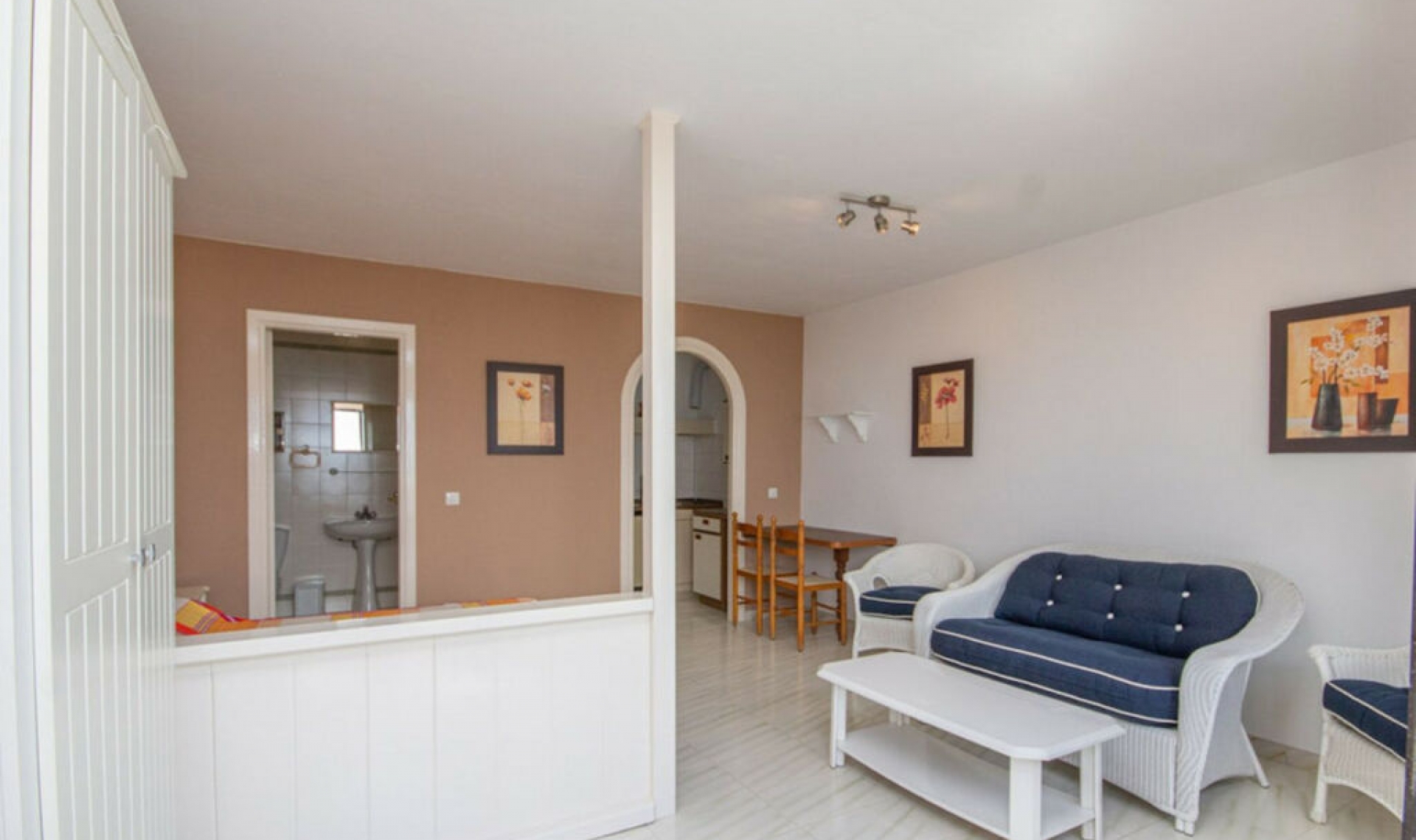 Resale - House -
Estepona