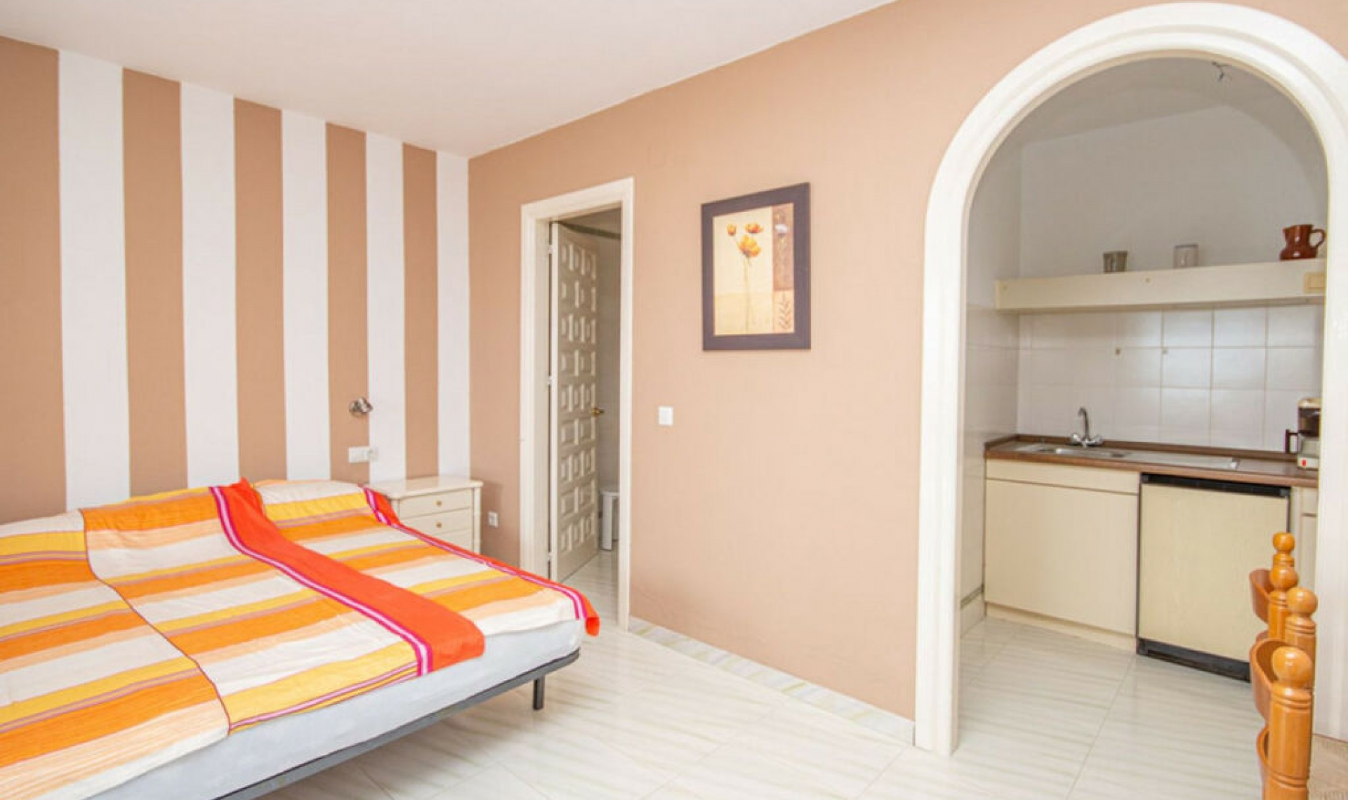 Resale - House -
Estepona