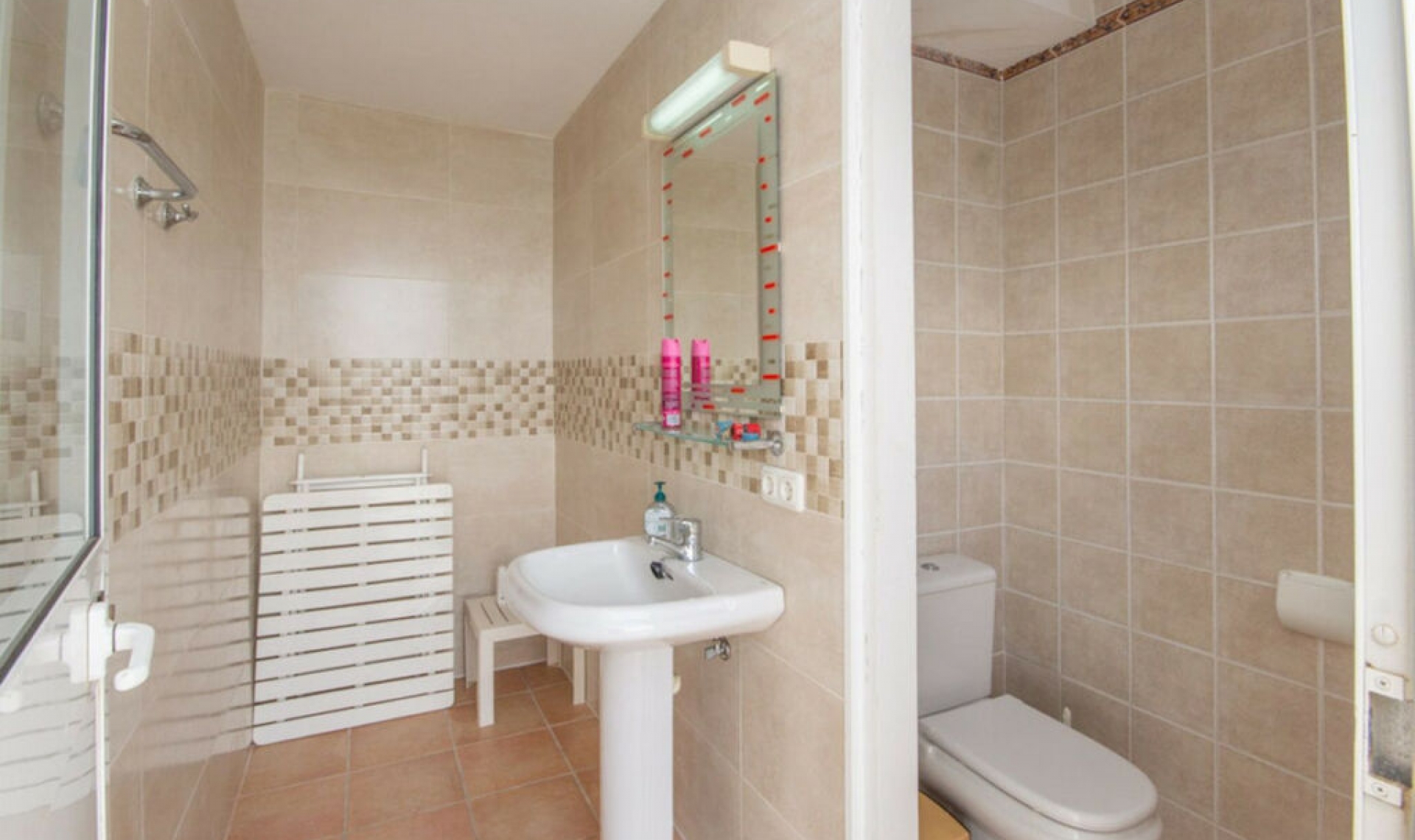 Resale - House -
Estepona