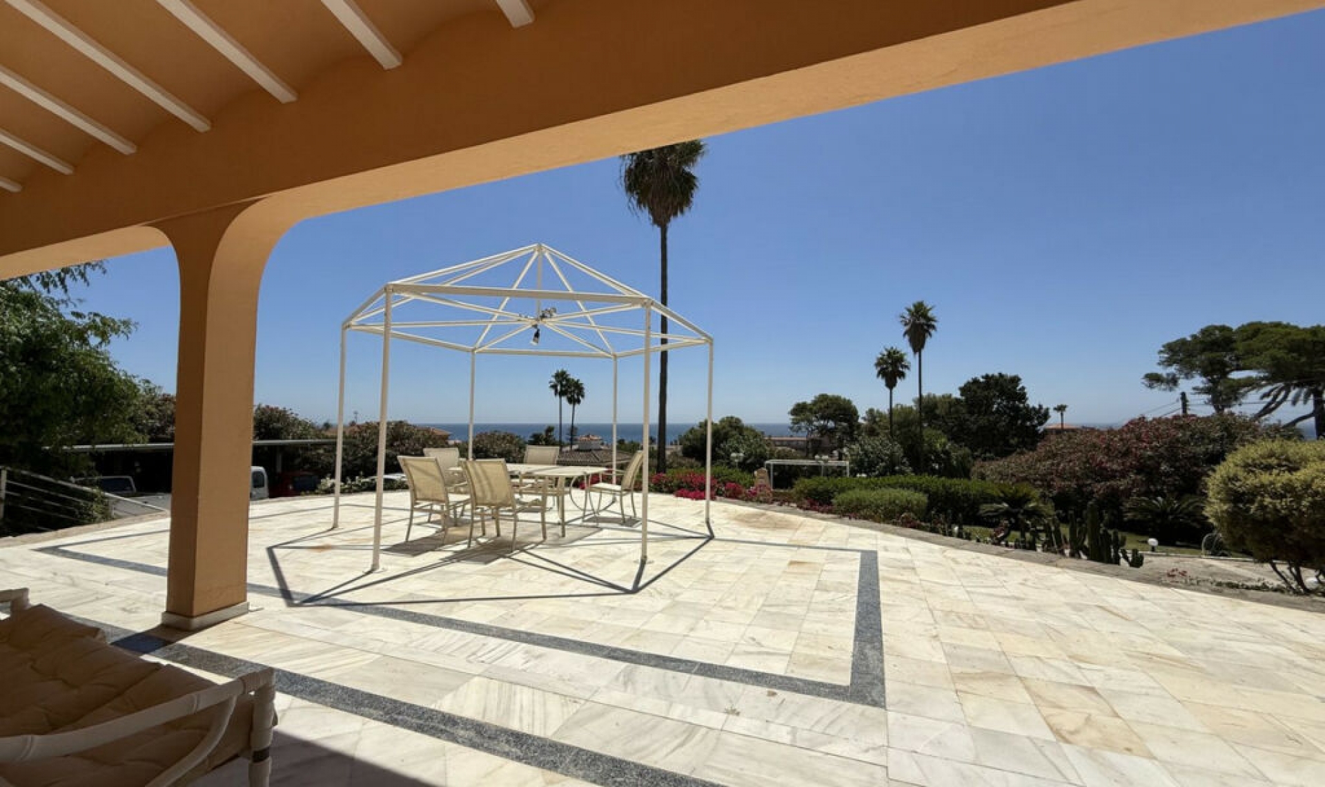 Resale - House -
Estepona