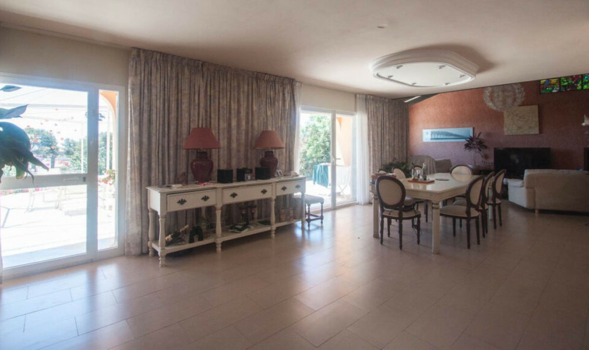Resale - House -
Estepona