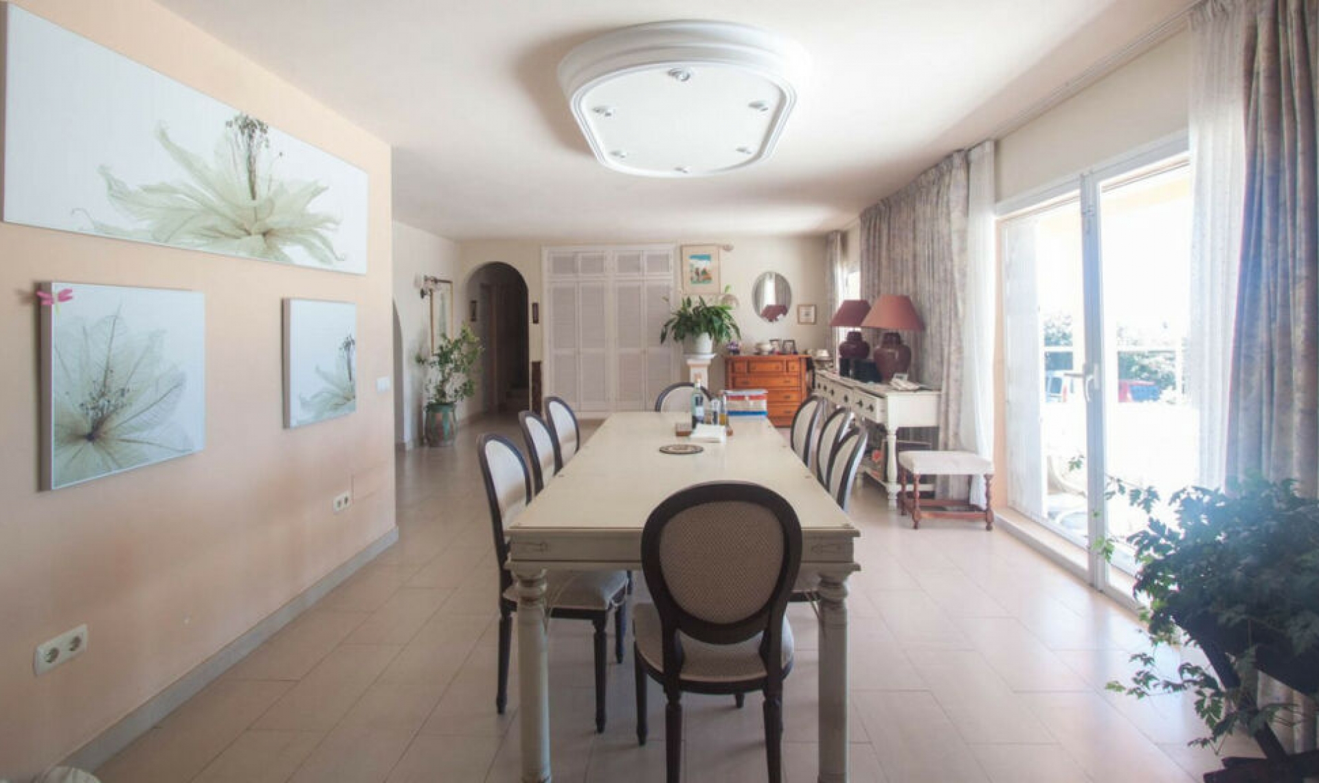 Resale - House -
Estepona