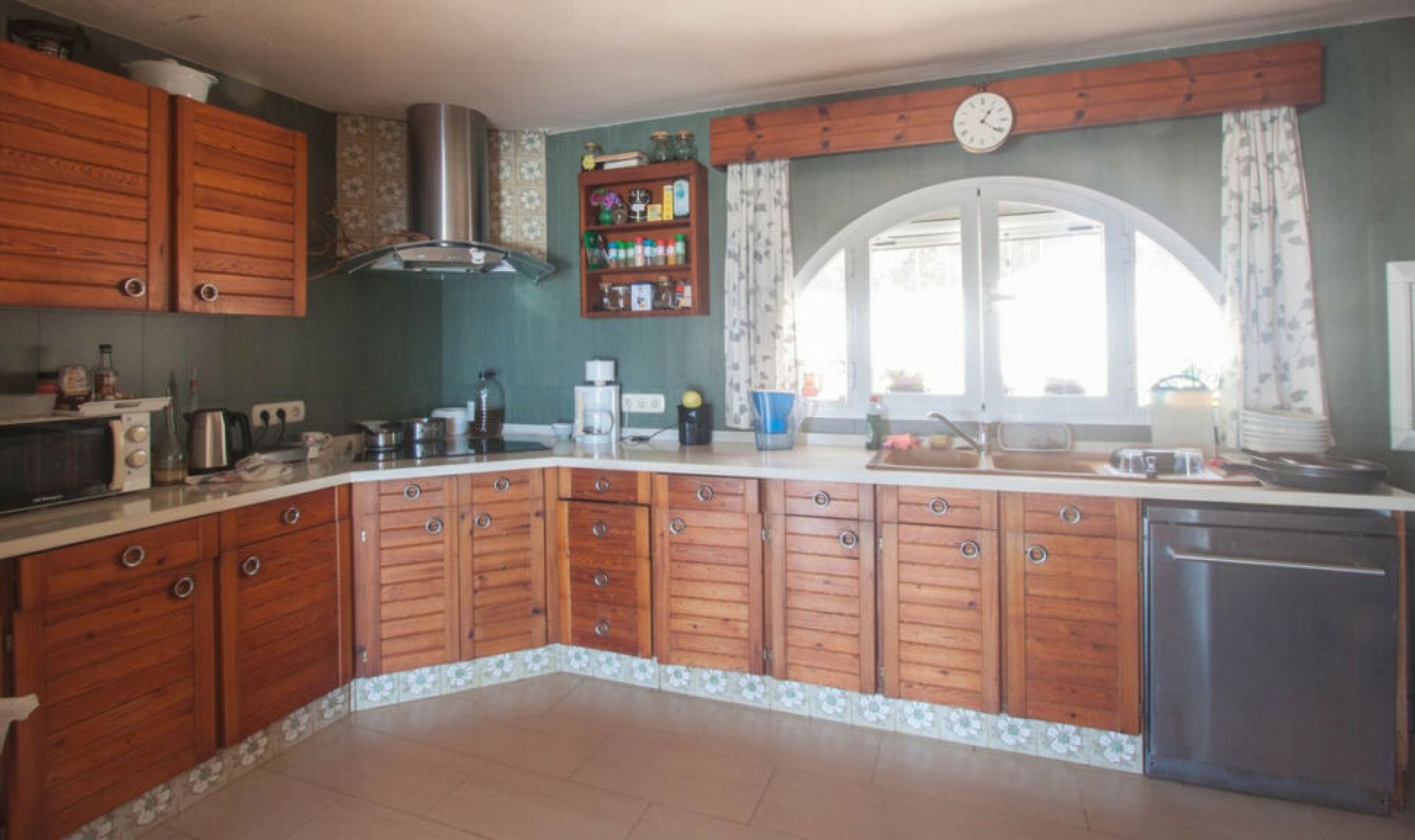 Resale - House -
Estepona