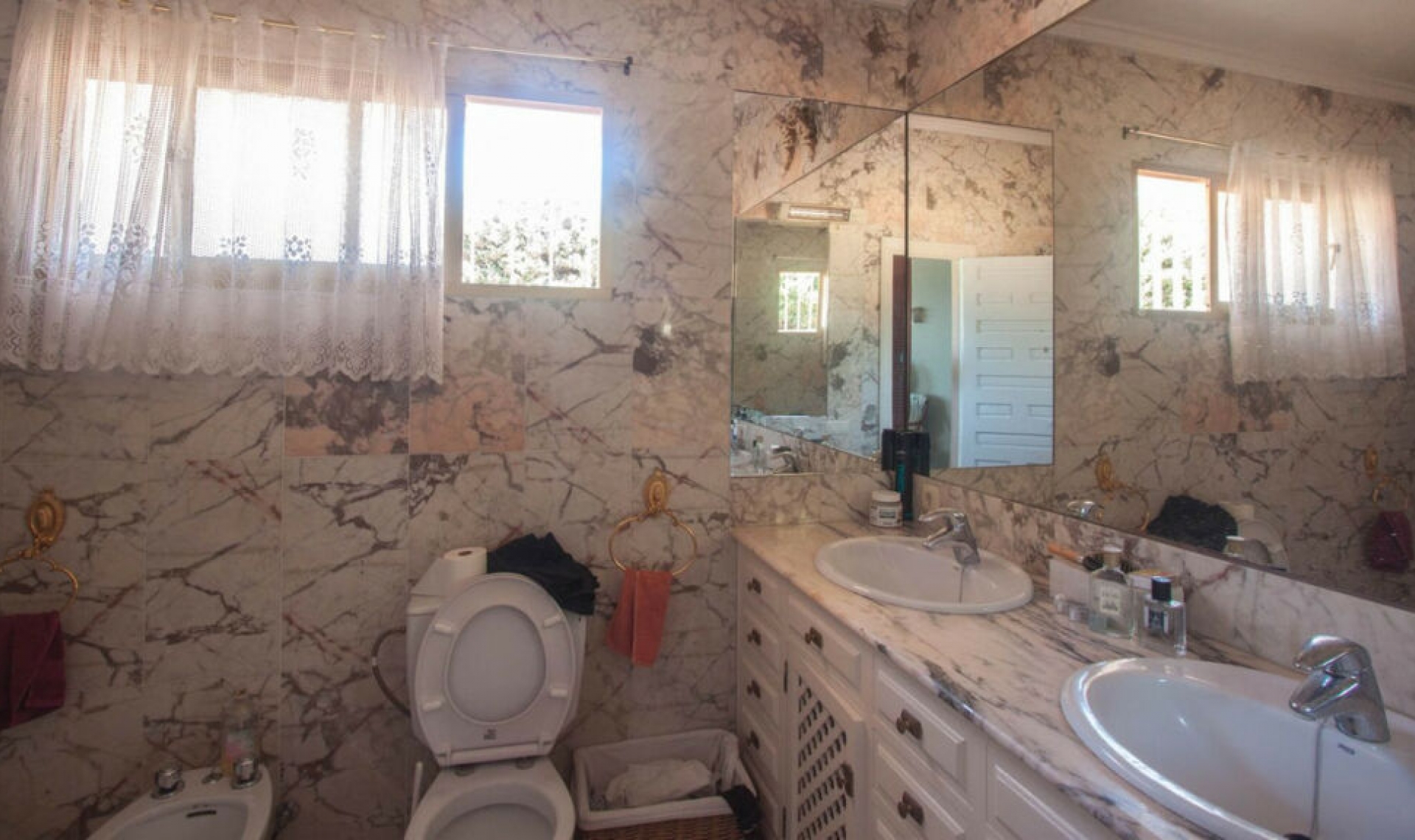 Resale - House -
Estepona