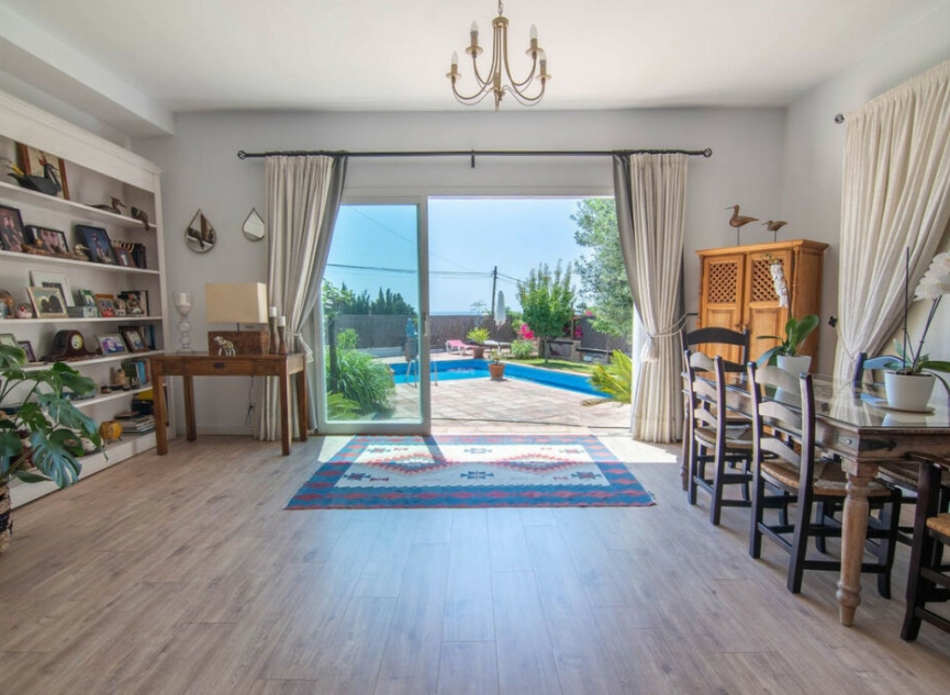 Resale - House -
Estepona