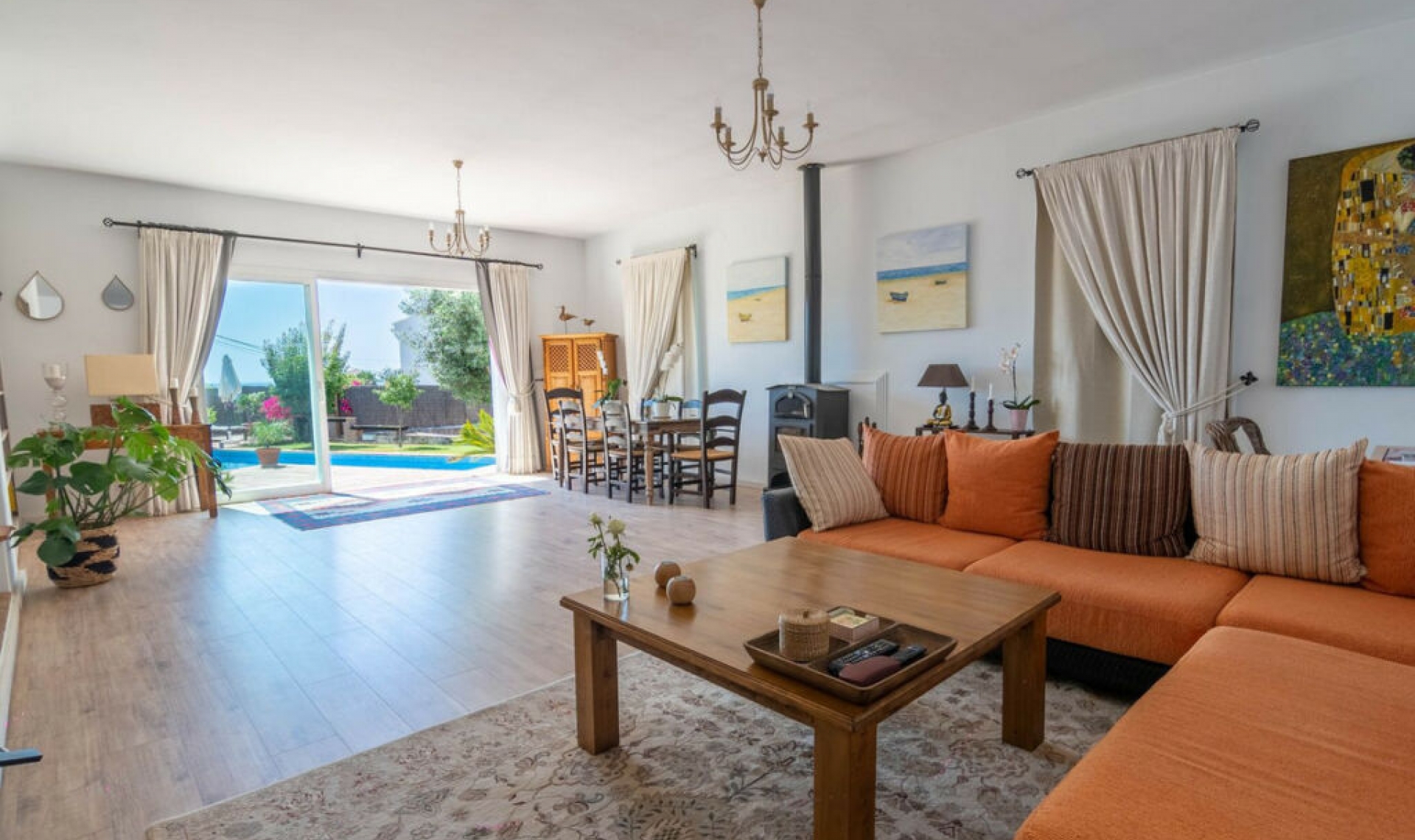 Resale - House -
Estepona