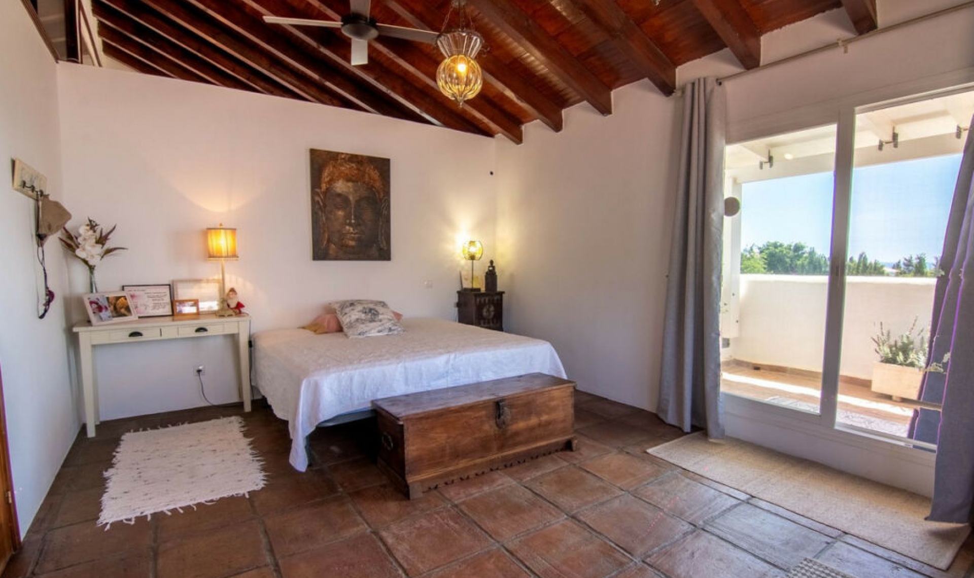 Resale - House -
Estepona