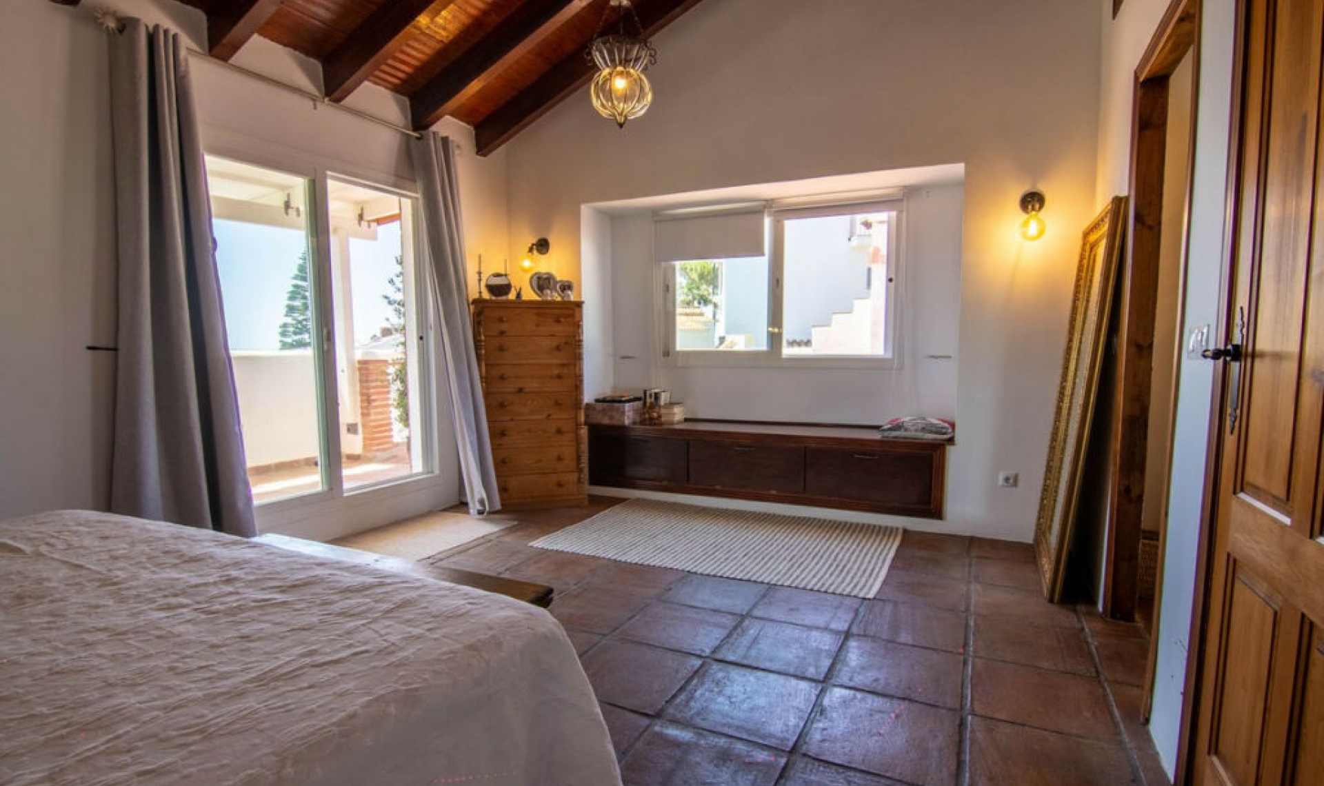 Resale - House -
Estepona