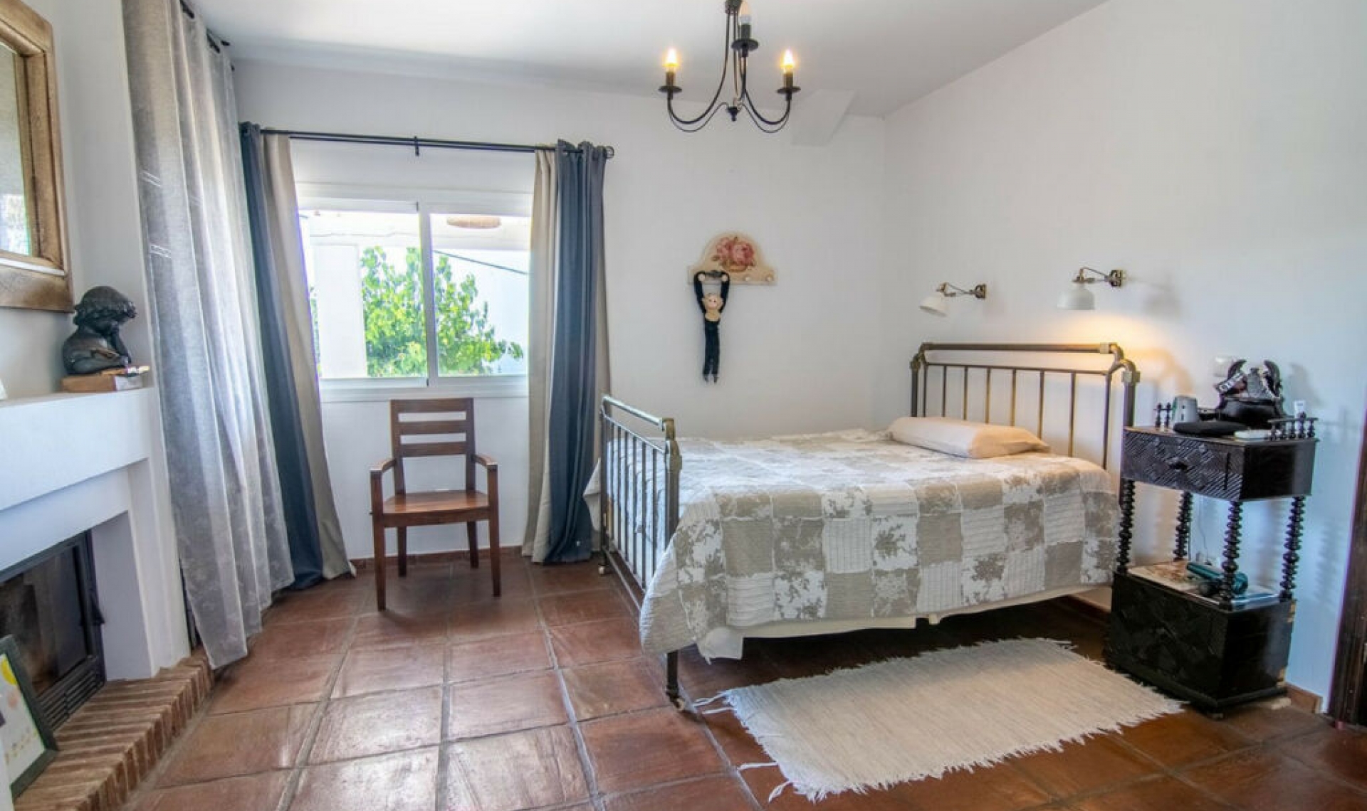 Resale - House -
Estepona