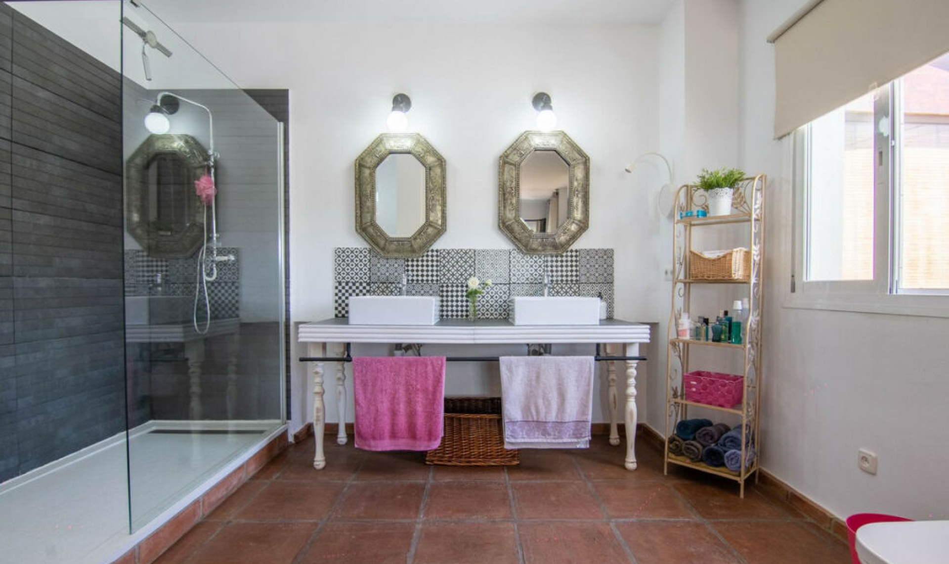 Resale - House -
Estepona