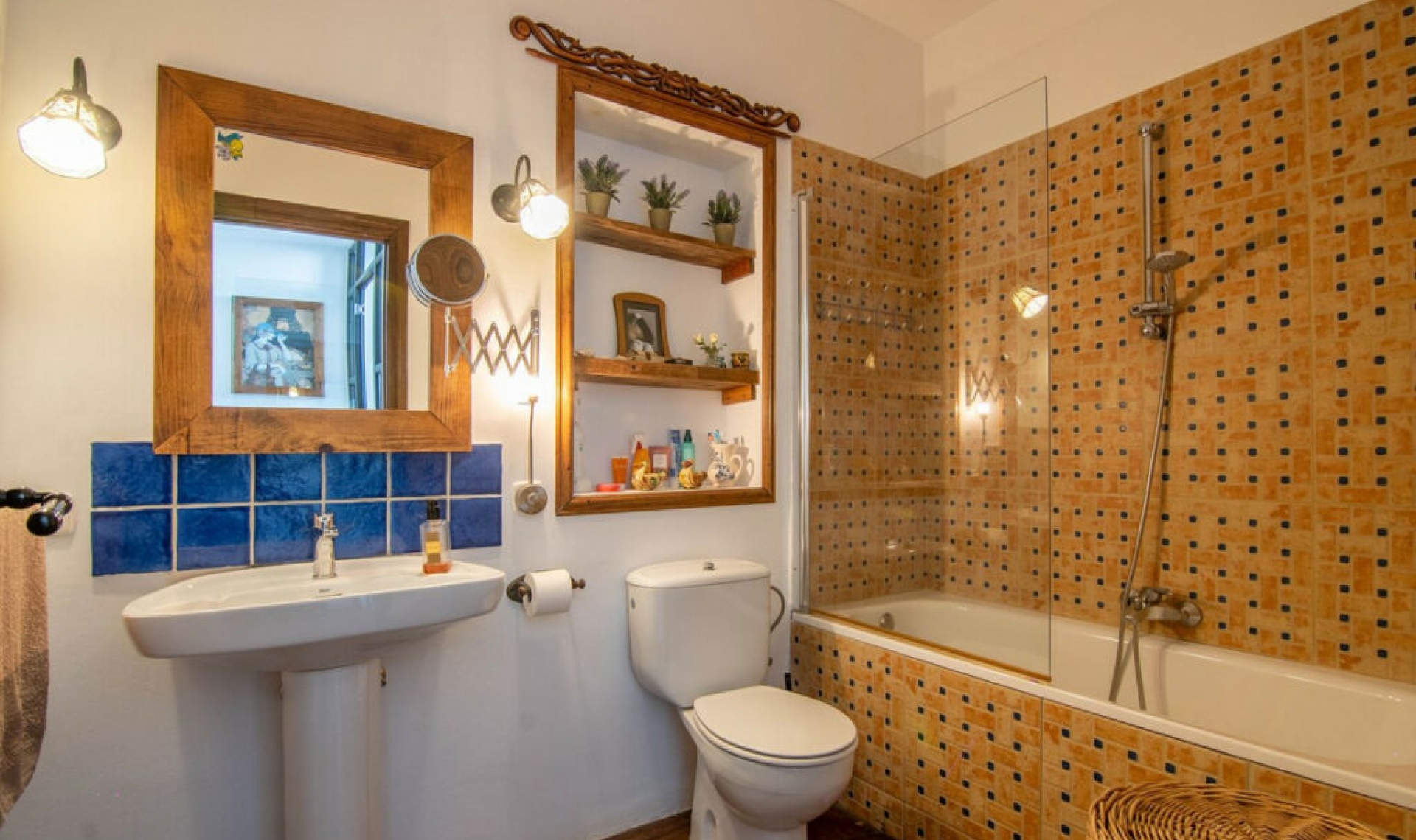 Resale - House -
Estepona