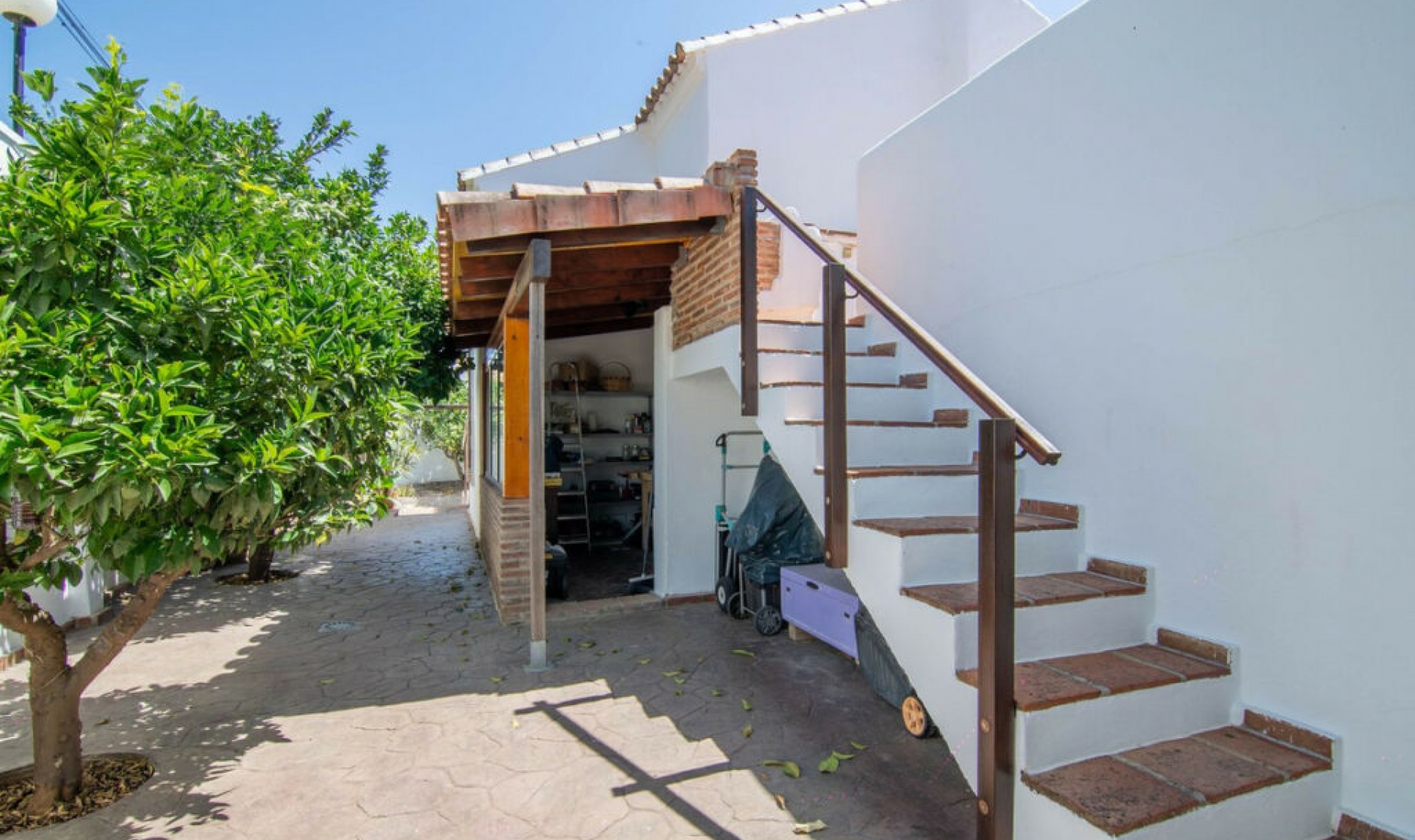 Resale - House -
Estepona