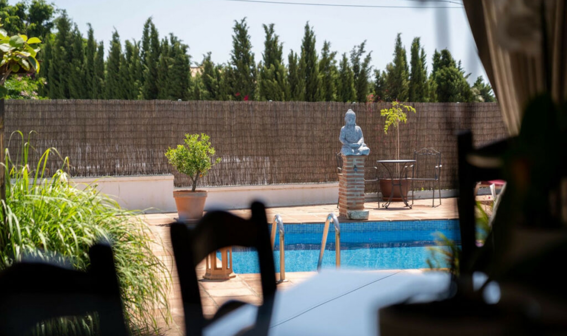 Resale - House -
Estepona