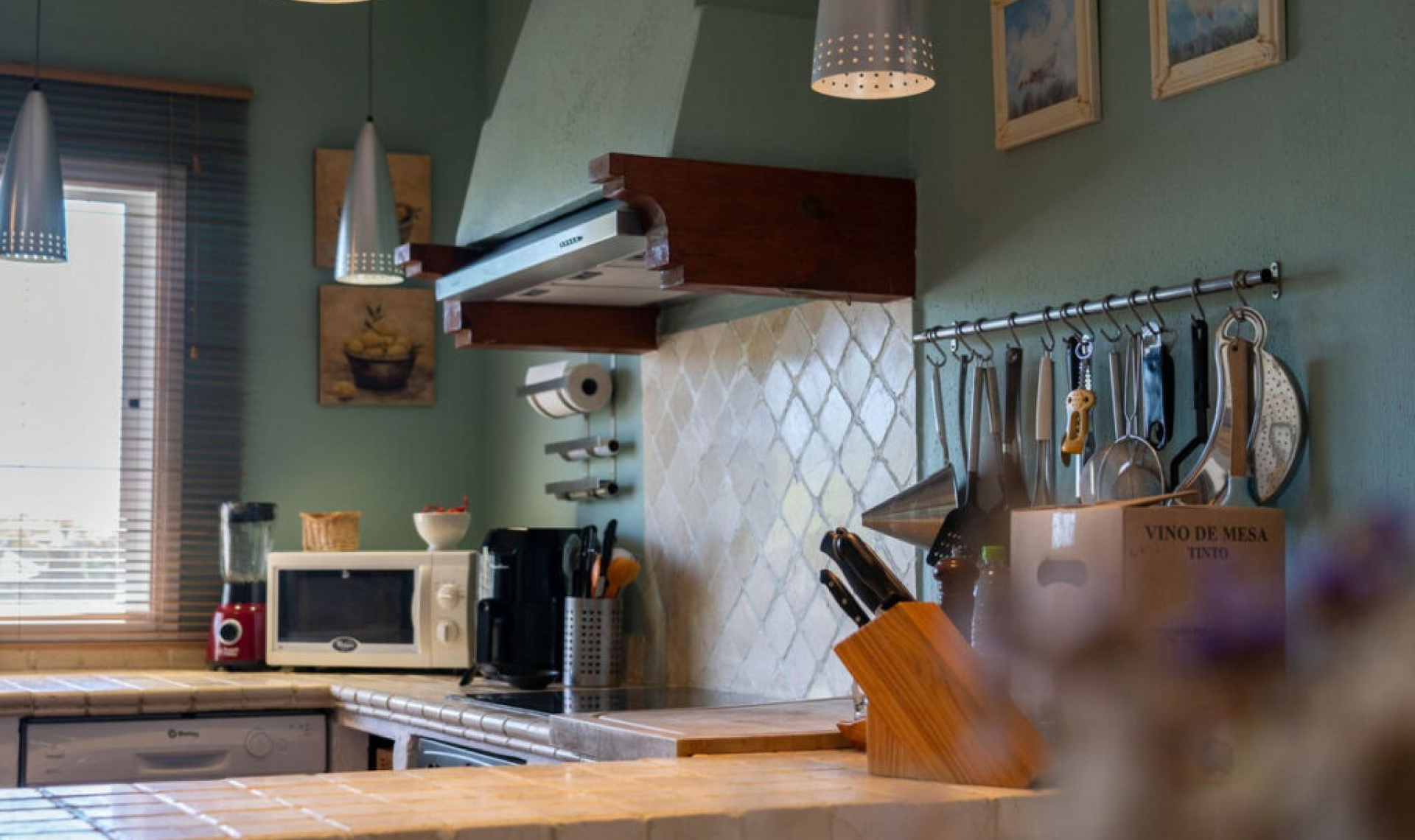 Resale - House -
Estepona