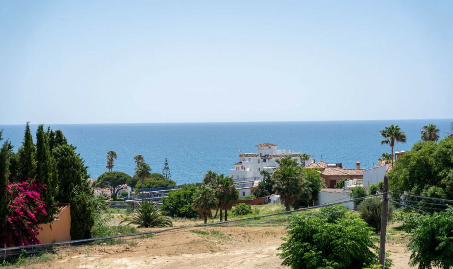 Resale - House -
Estepona