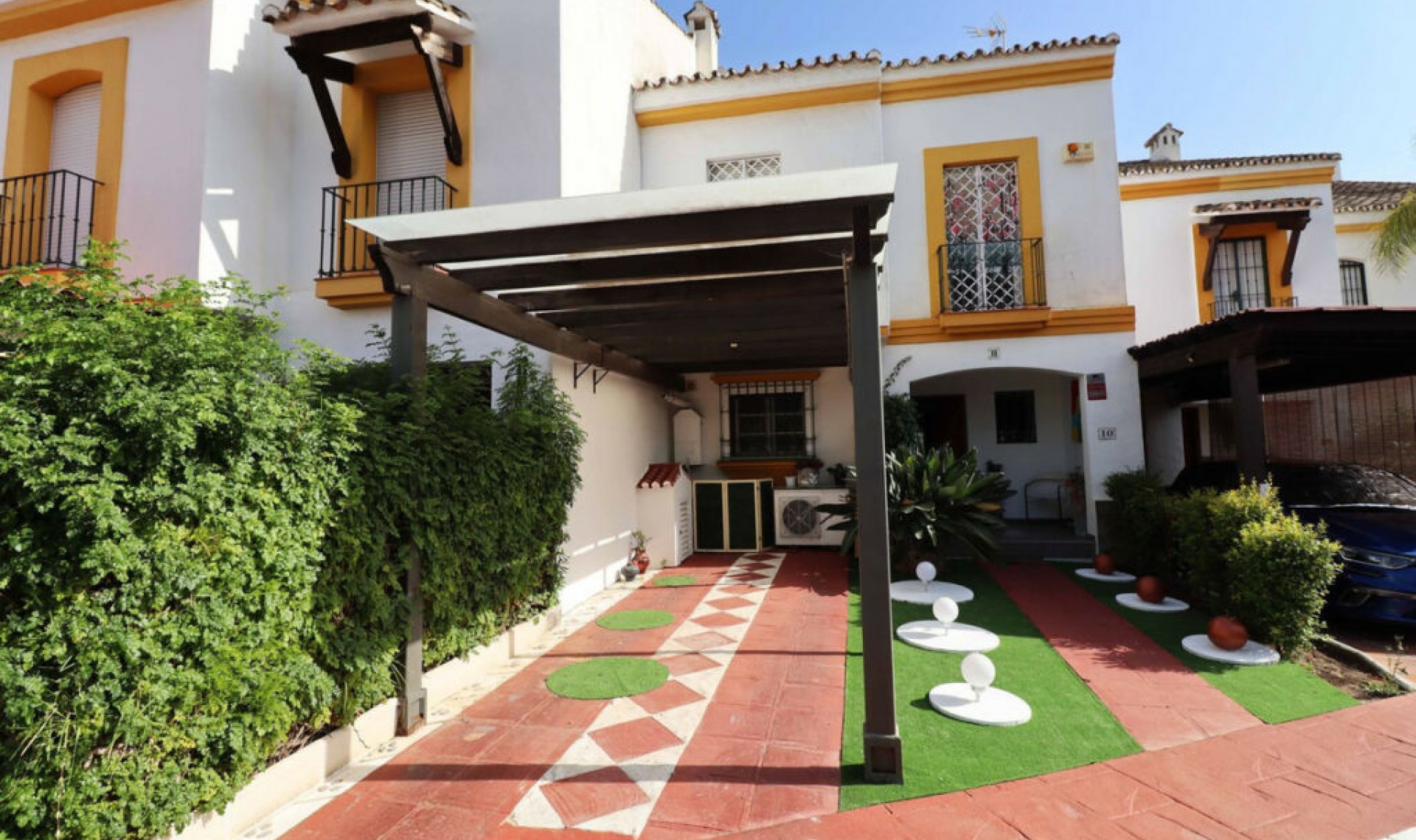 Resale - House -
Estepona