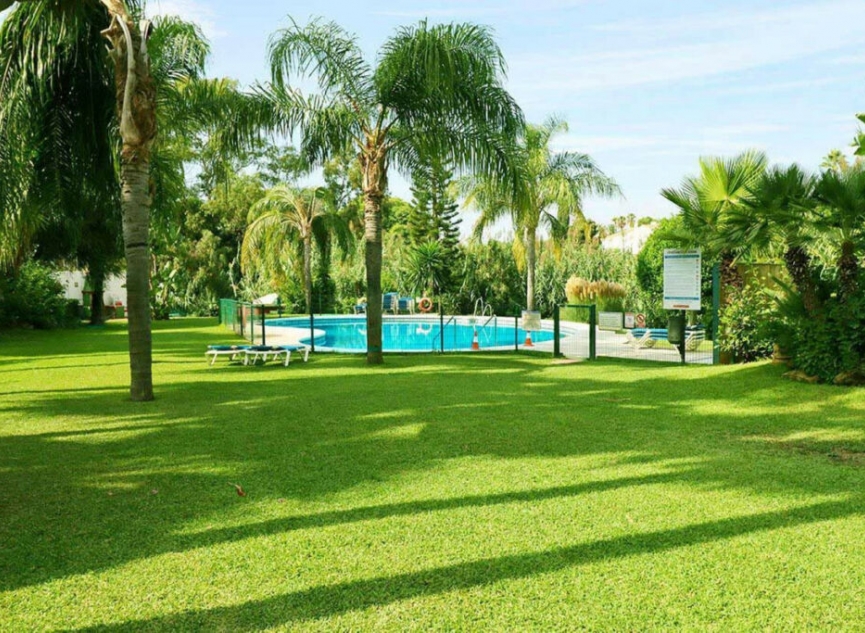 Resale - House -
Estepona