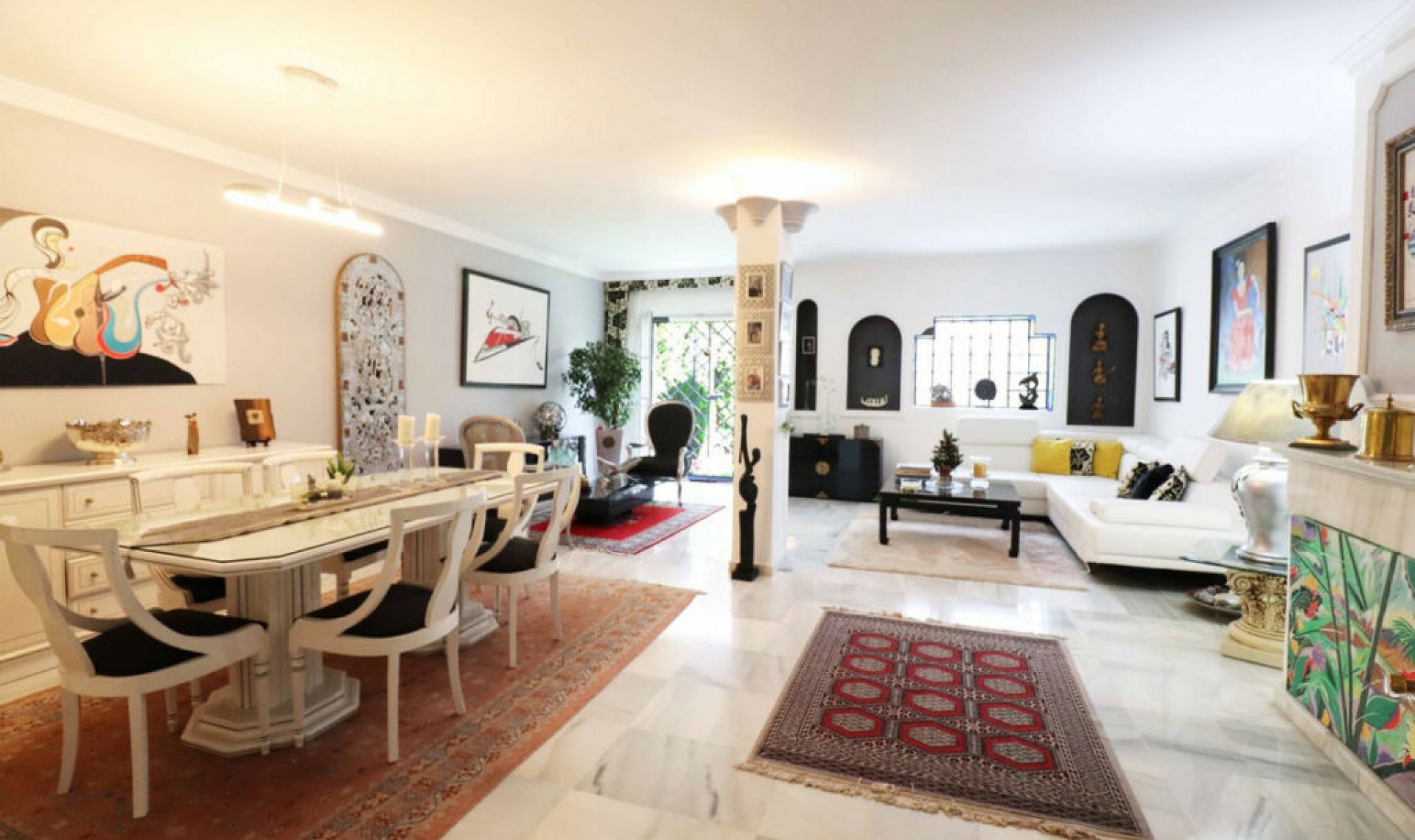 Resale - House -
Estepona