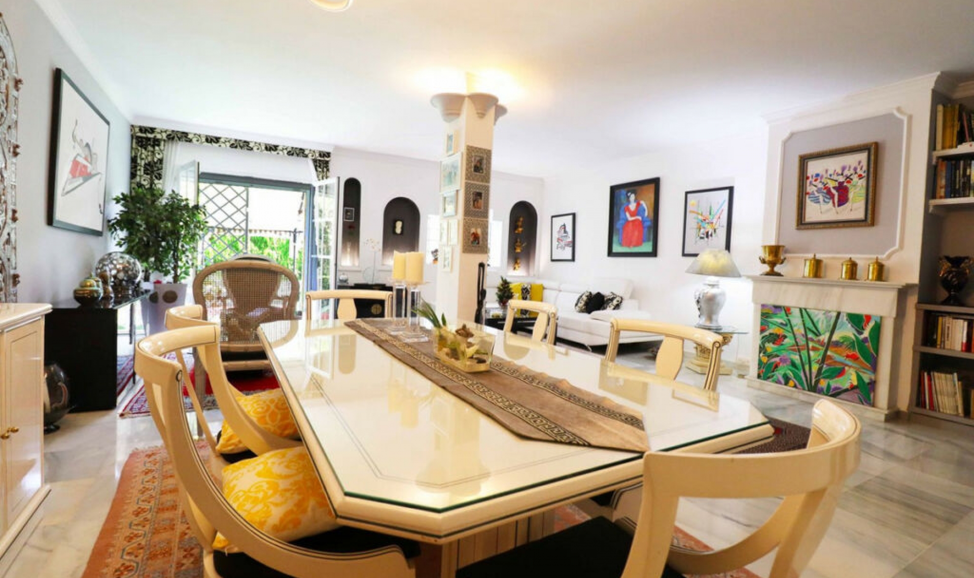 Resale - House -
Estepona