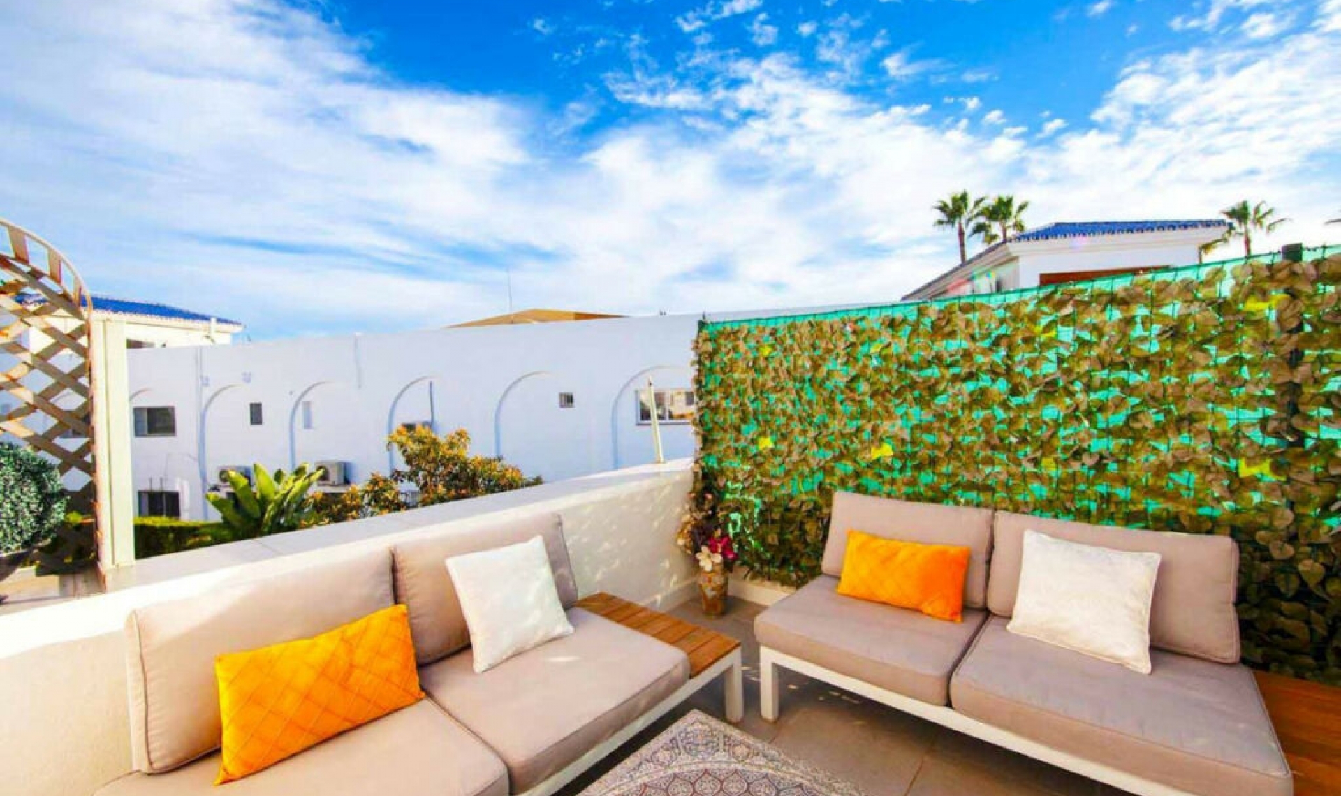 Resale - House -
Estepona