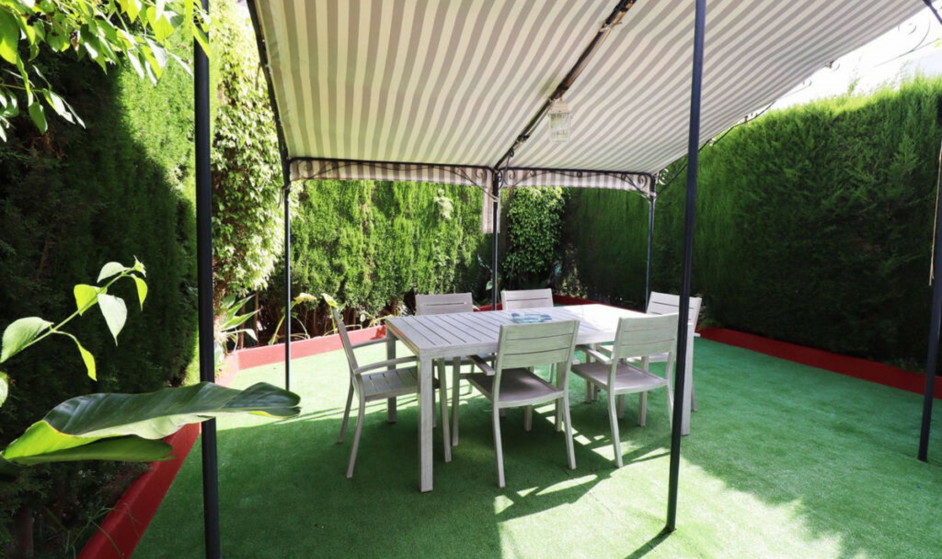Resale - House -
Estepona