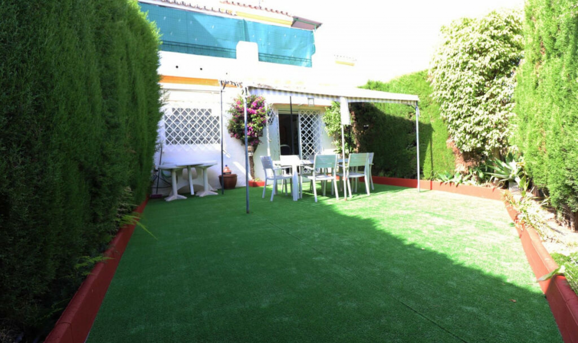 Resale - House -
Estepona