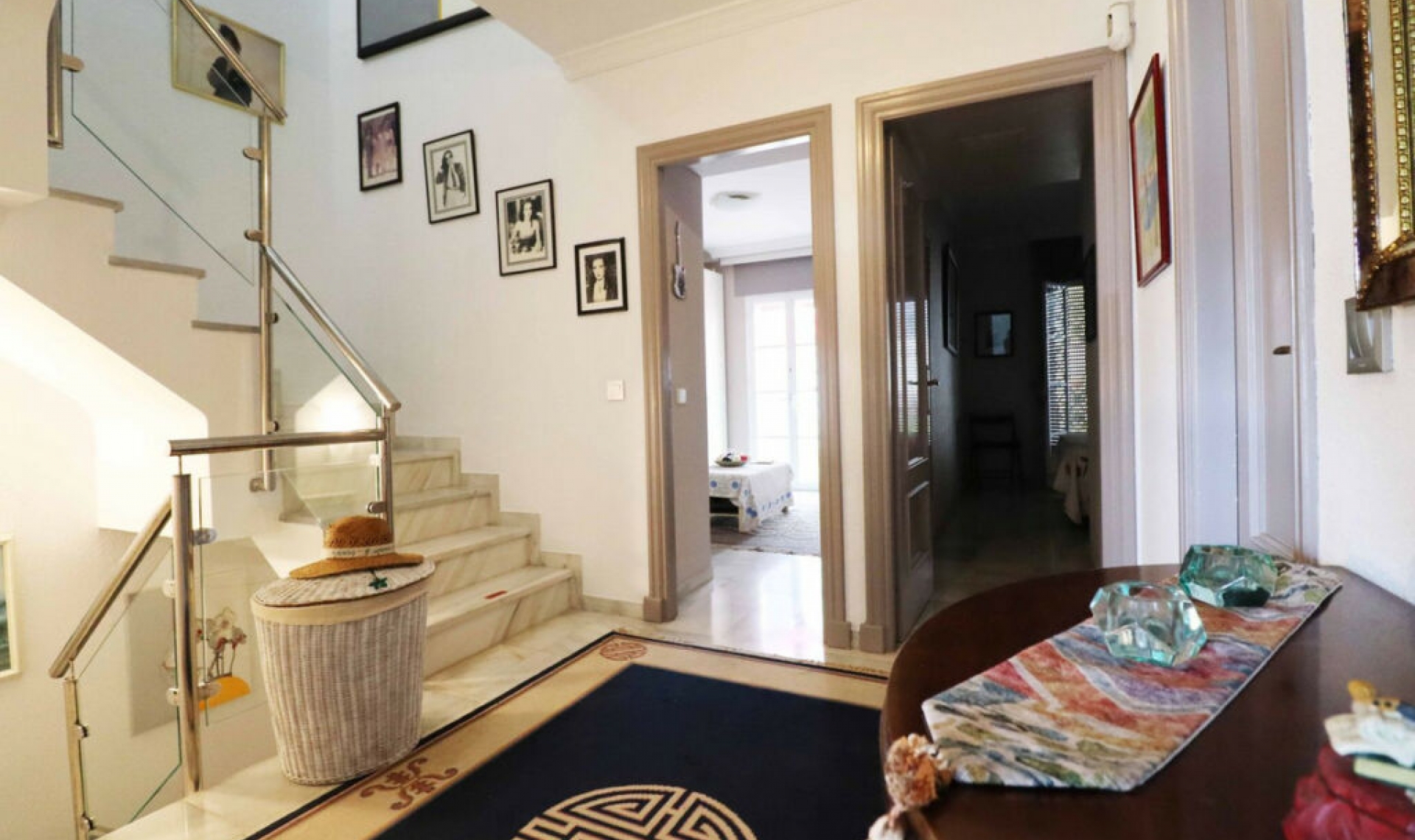 Resale - House -
Estepona