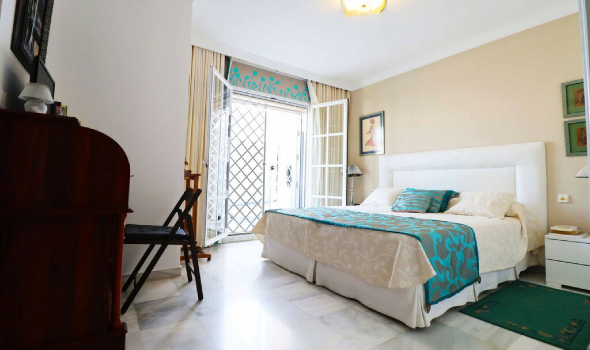 Resale - House -
Estepona