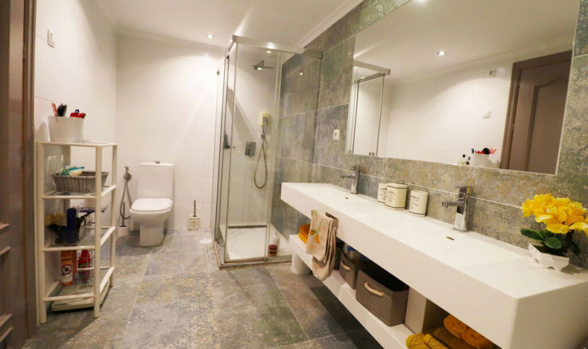 Resale - House -
Estepona
