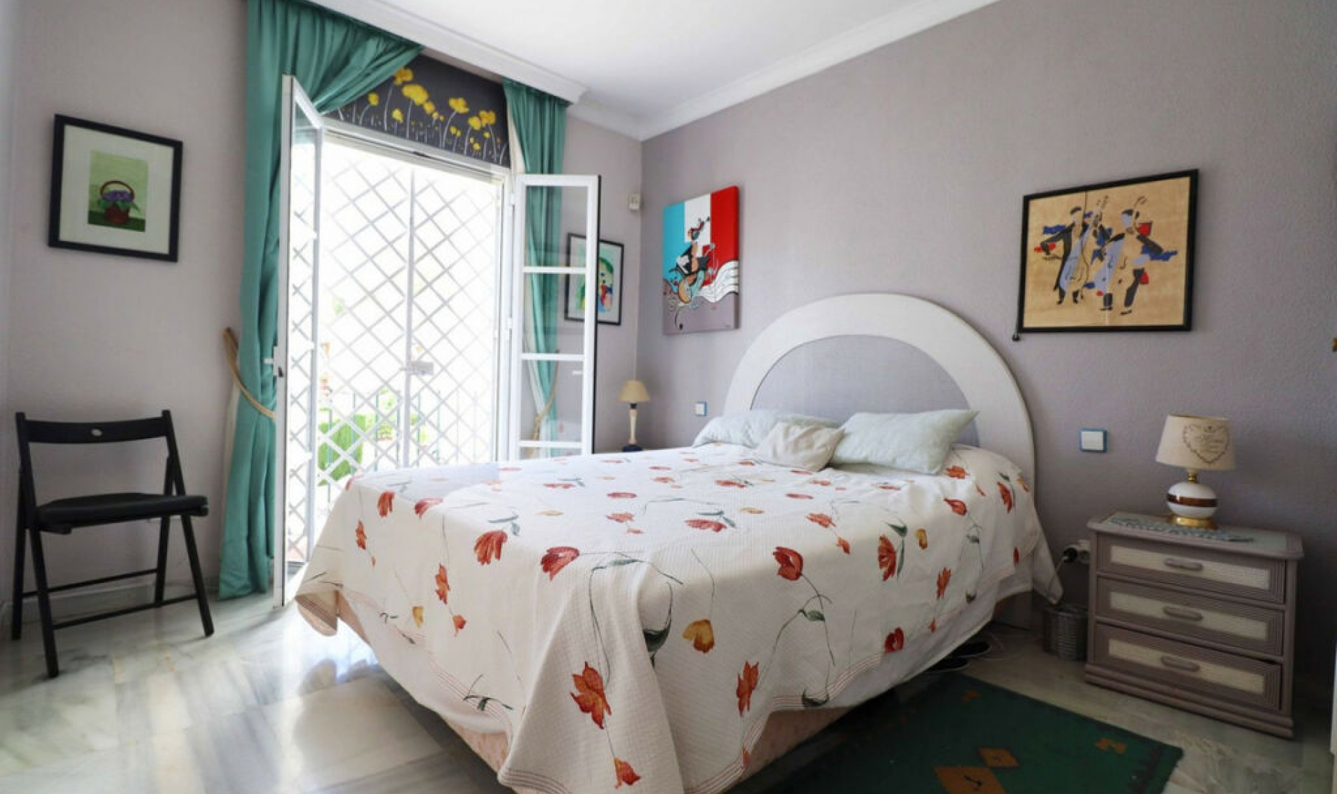 Resale - House -
Estepona