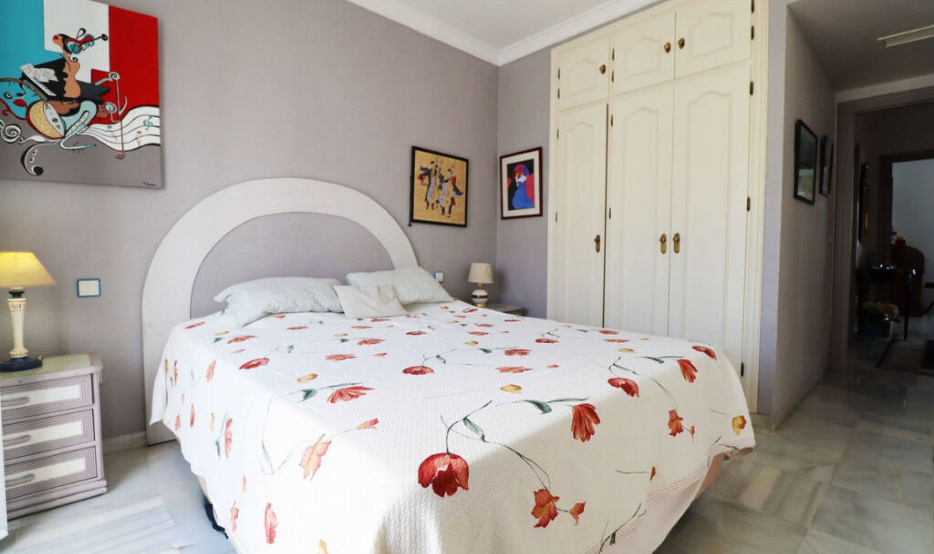 Resale - House -
Estepona