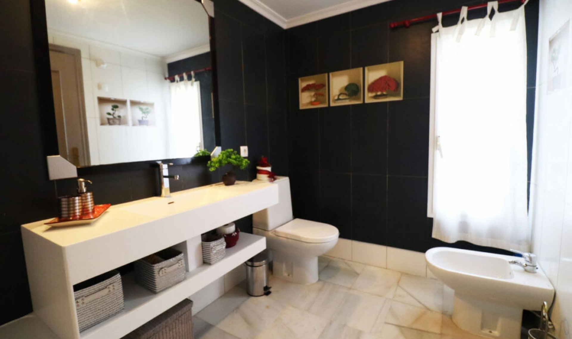 Resale - House -
Estepona