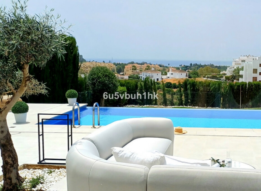 Resale - House -
Estepona