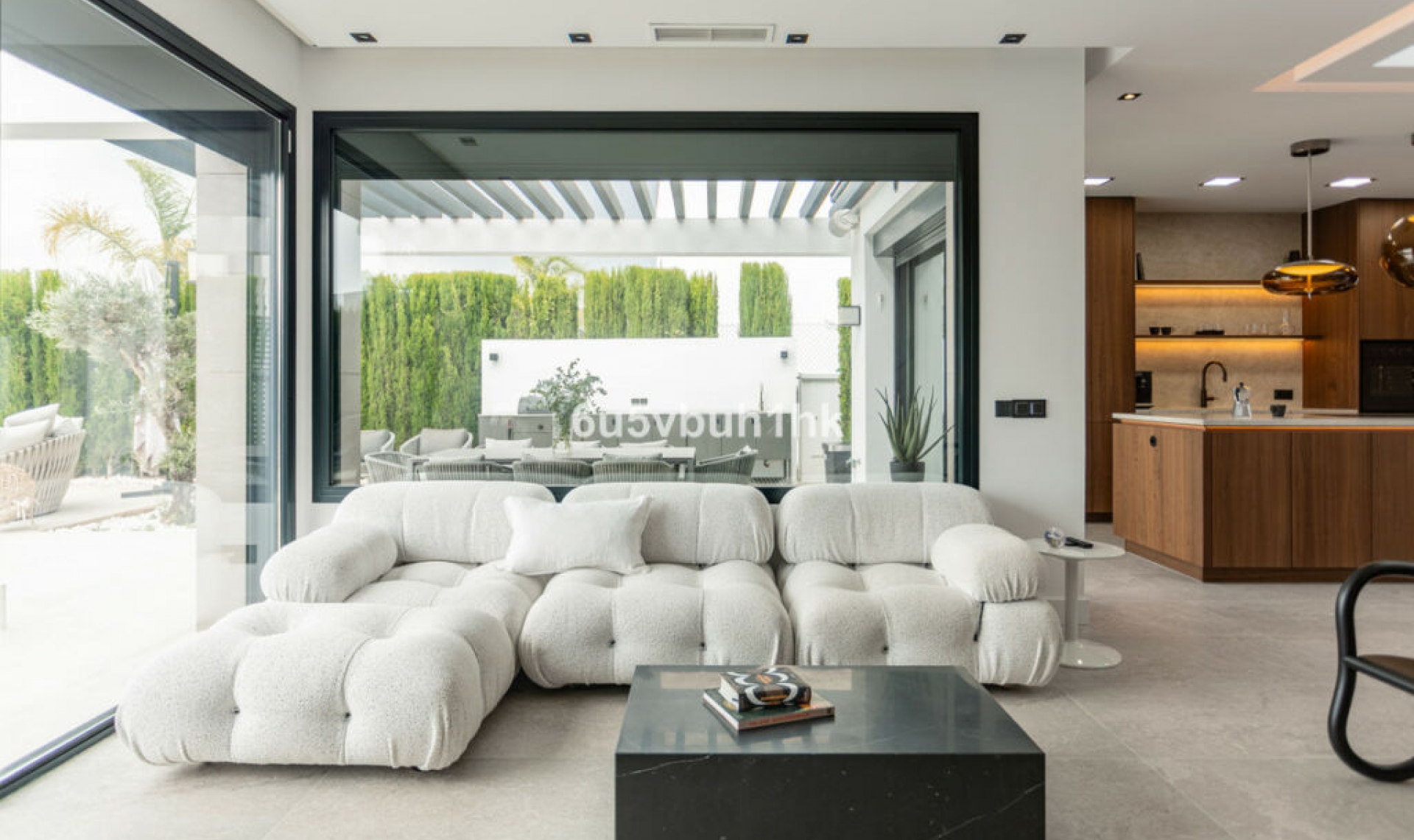 Resale - House -
Estepona
