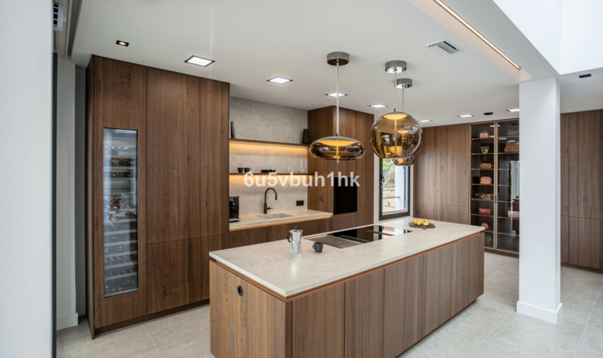 Resale - House -
Estepona