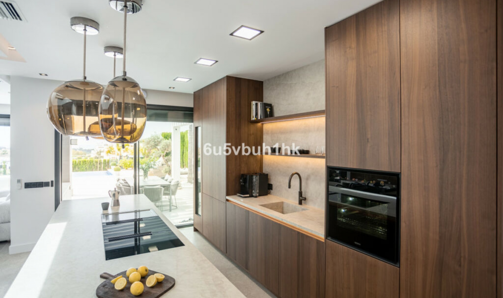 Resale - House -
Estepona