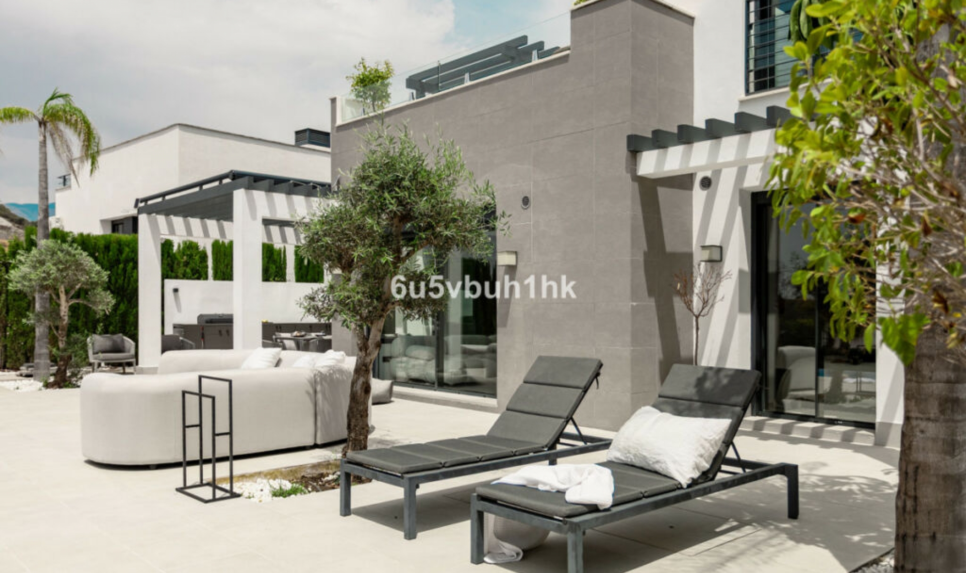 Resale - House -
Estepona