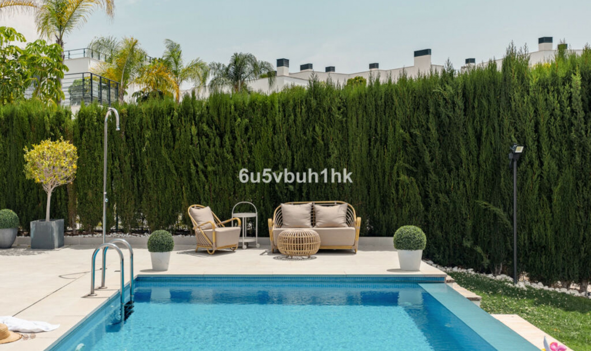 Resale - House -
Estepona