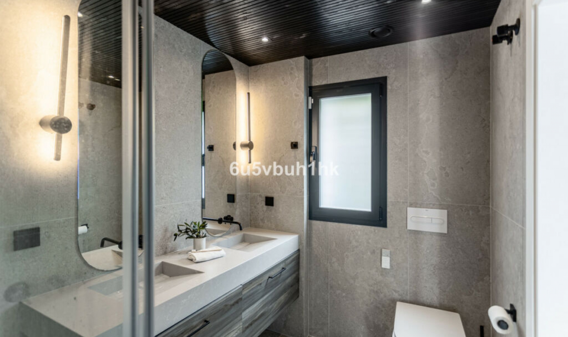 Resale - House -
Estepona
