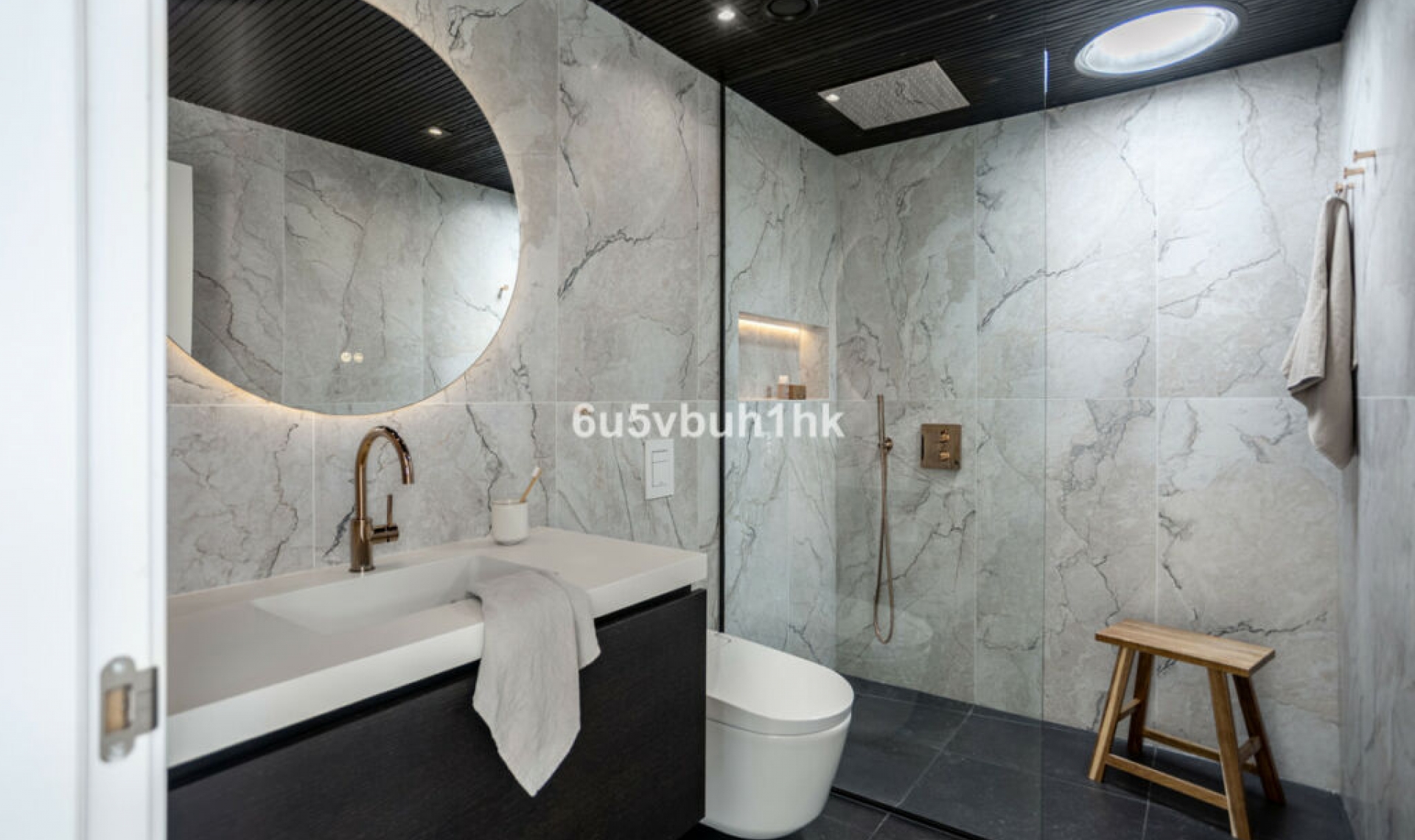 Resale - House -
Estepona