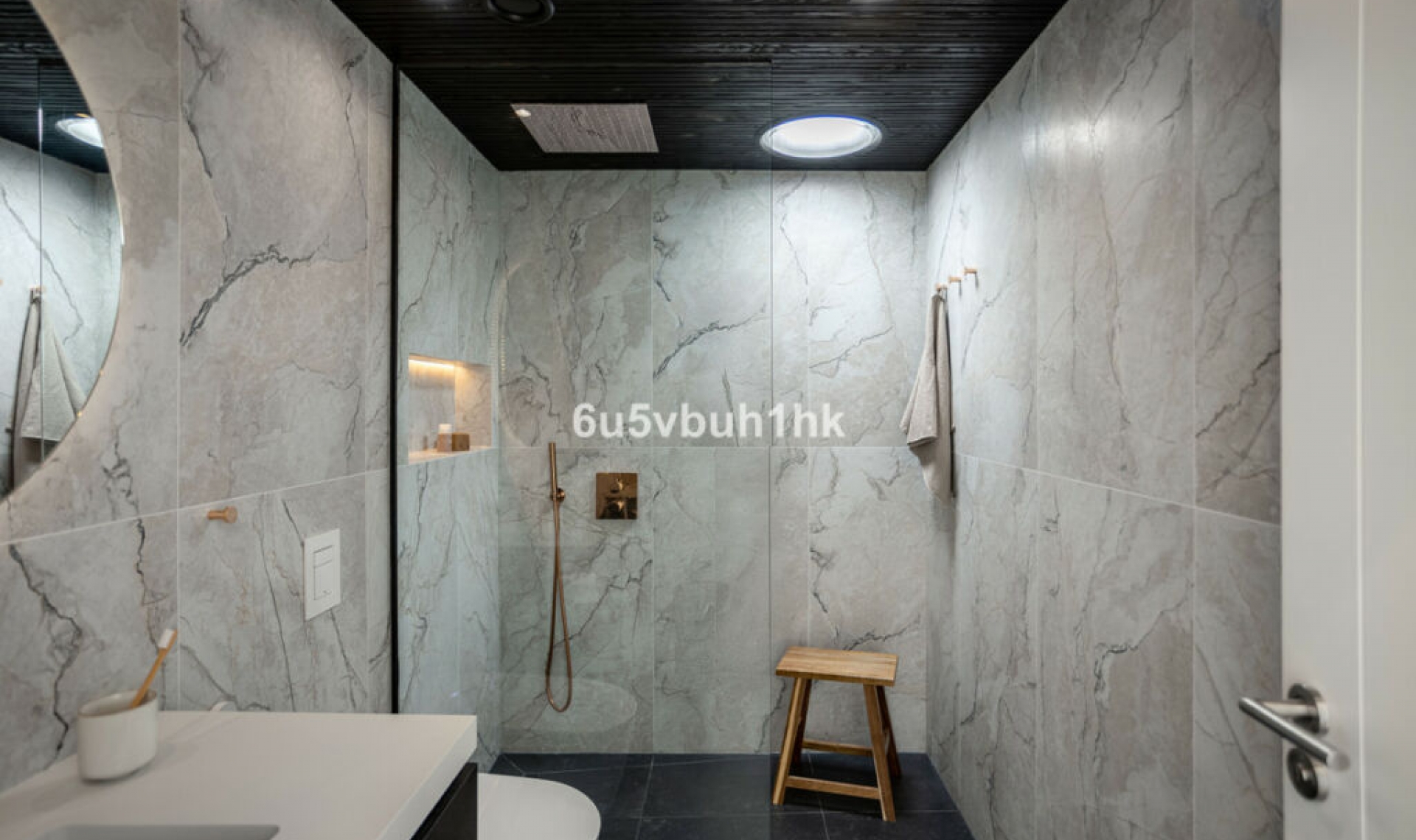 Resale - House -
Estepona
