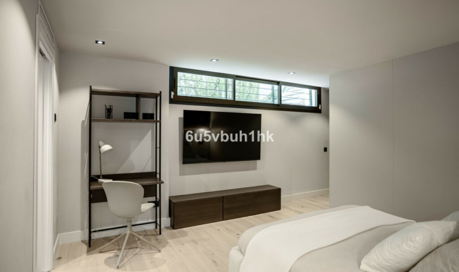 Resale - House -
Estepona