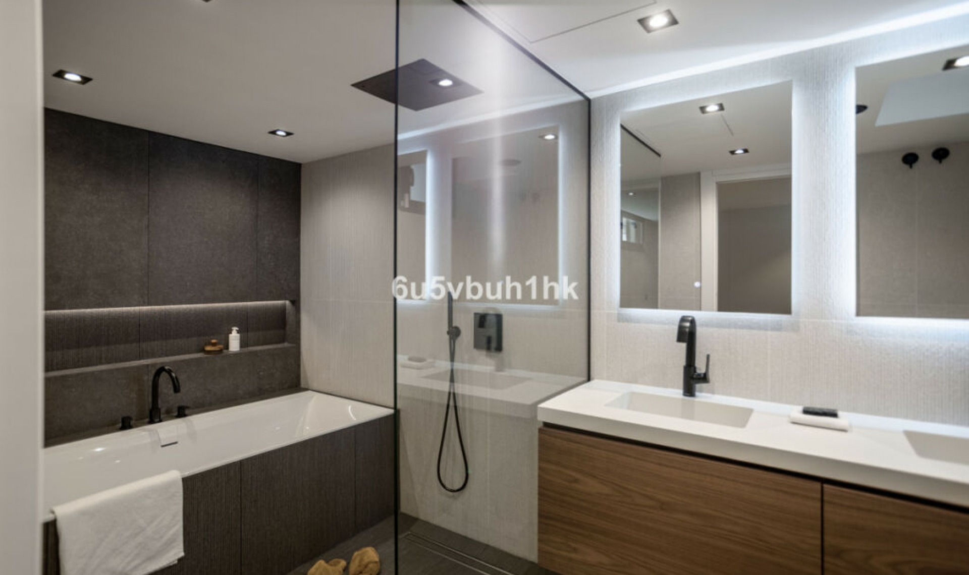 Resale - House -
Estepona