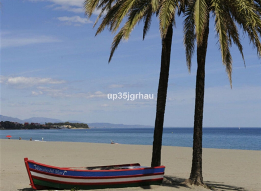 Resale - House -
Estepona
