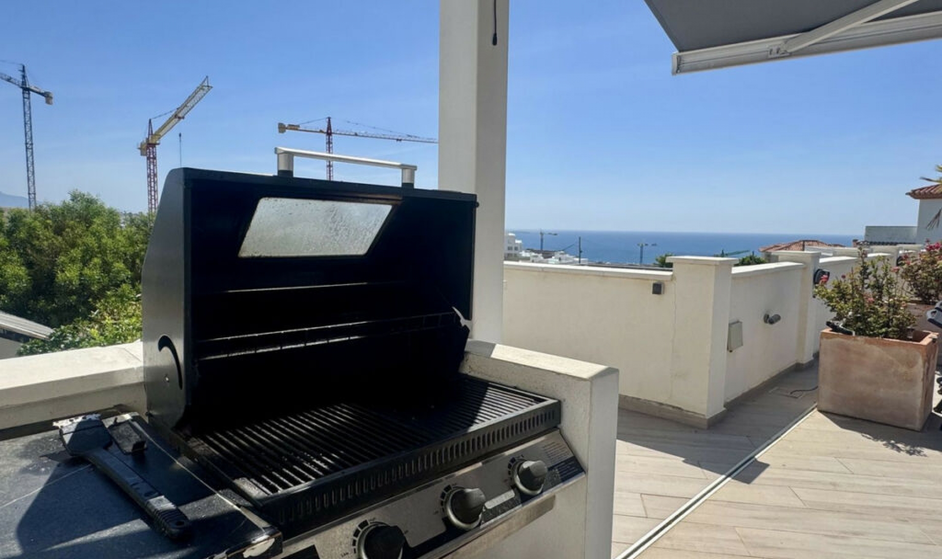 Resale - House -
Estepona